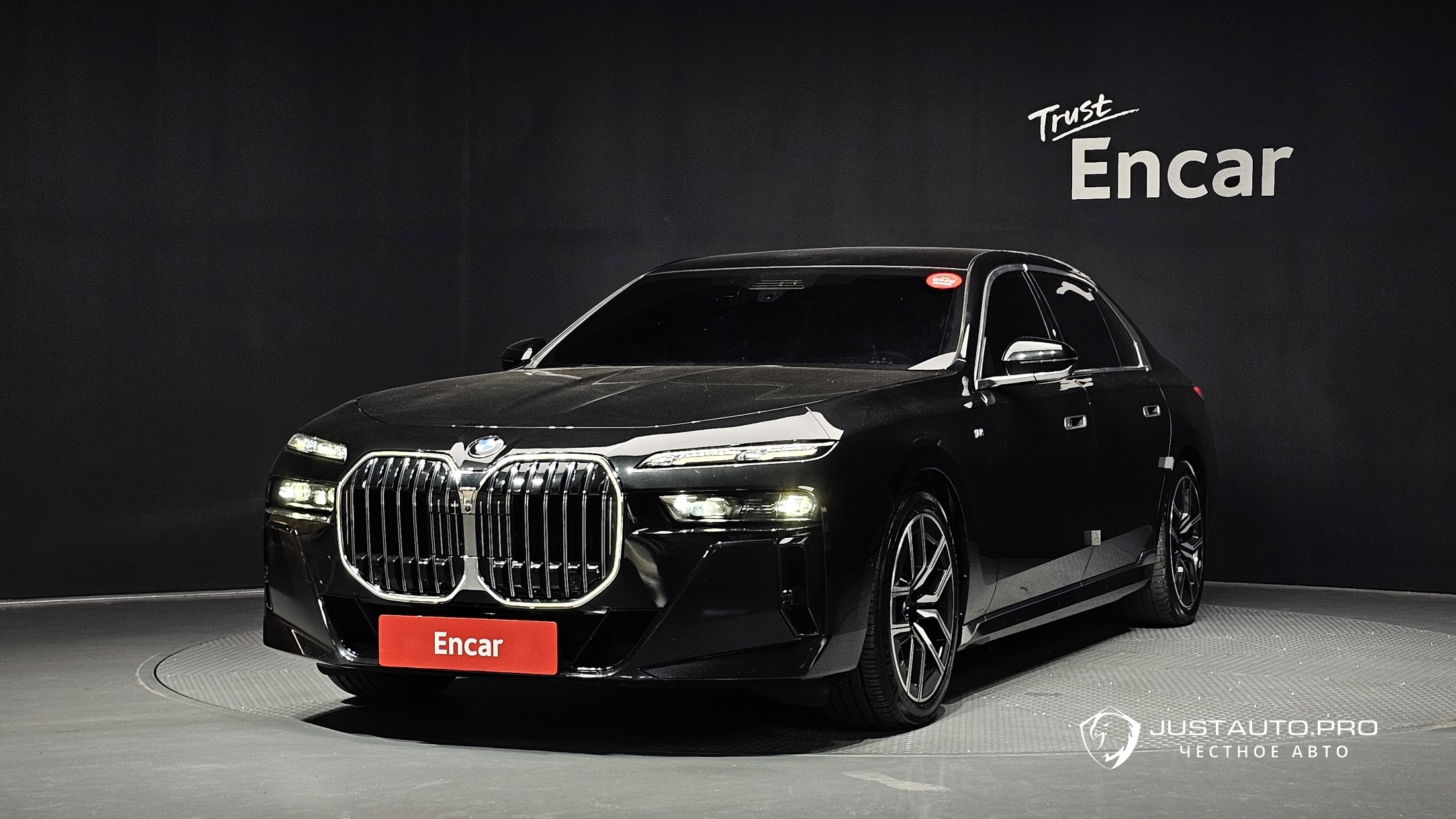 Автомобиль BMW 7-Series