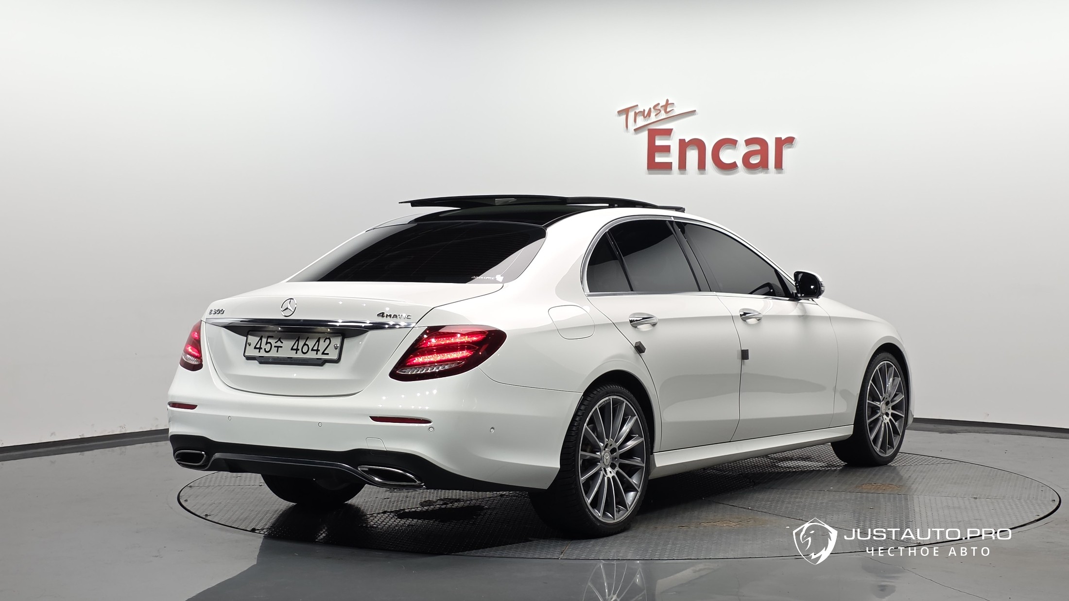 Автомобиль Mercedes-Benz E-Class
