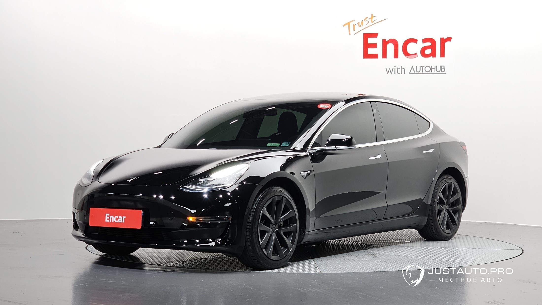 Автомобиль Tesla Model 3
