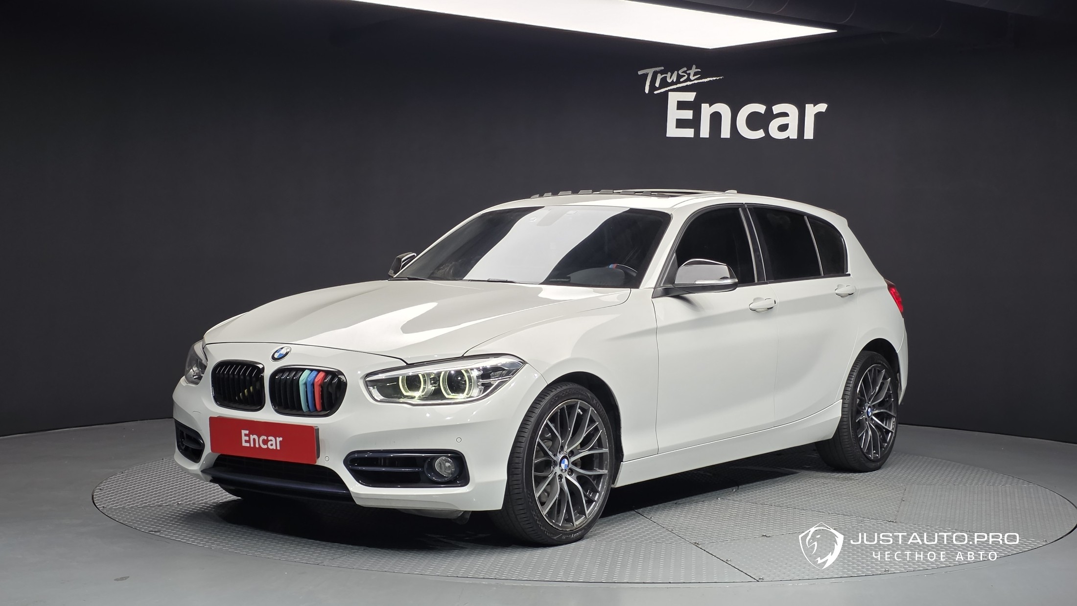 Автомобиль BMW 1-Series