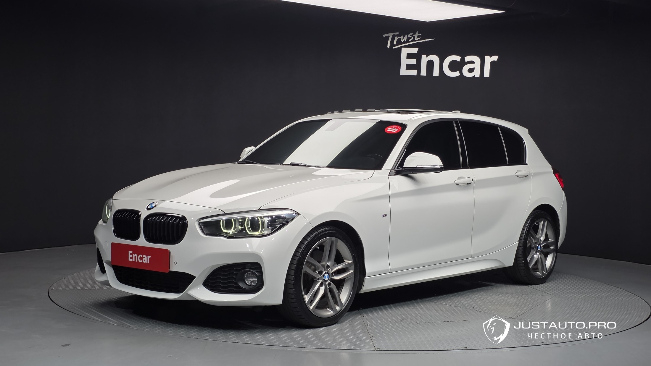 Автомобиль BMW 1-Series