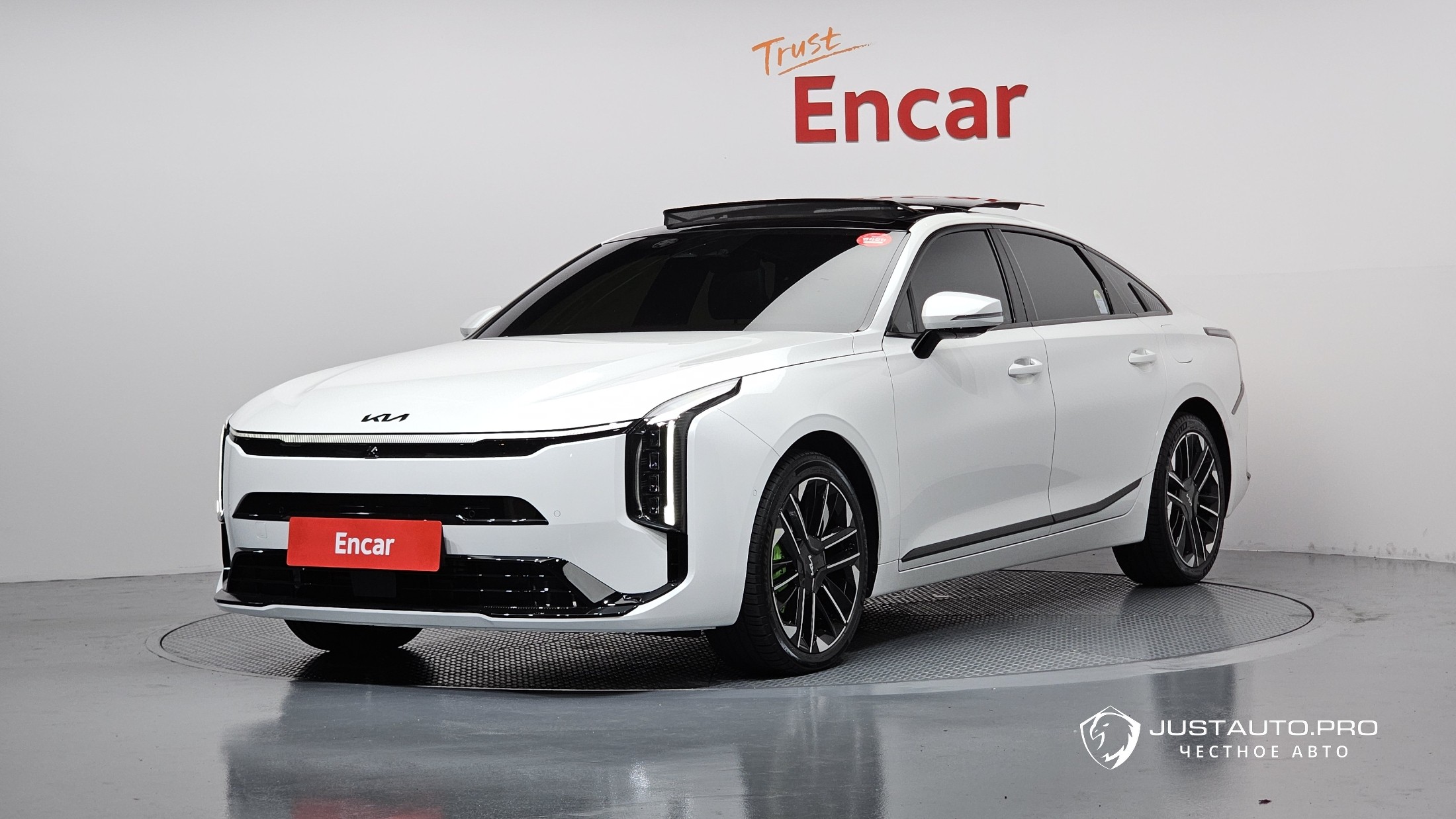 Автомобиль Kia K8