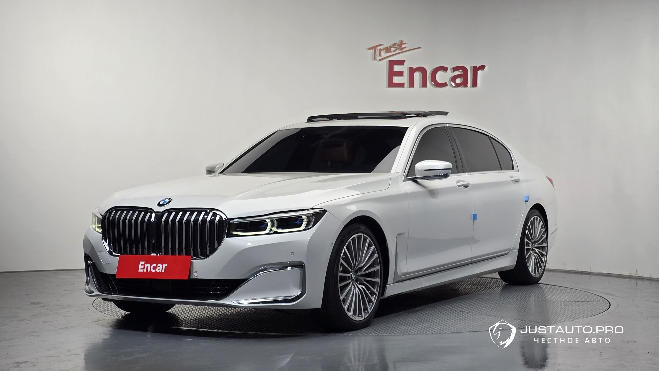 Автомобиль BMW 7-Series