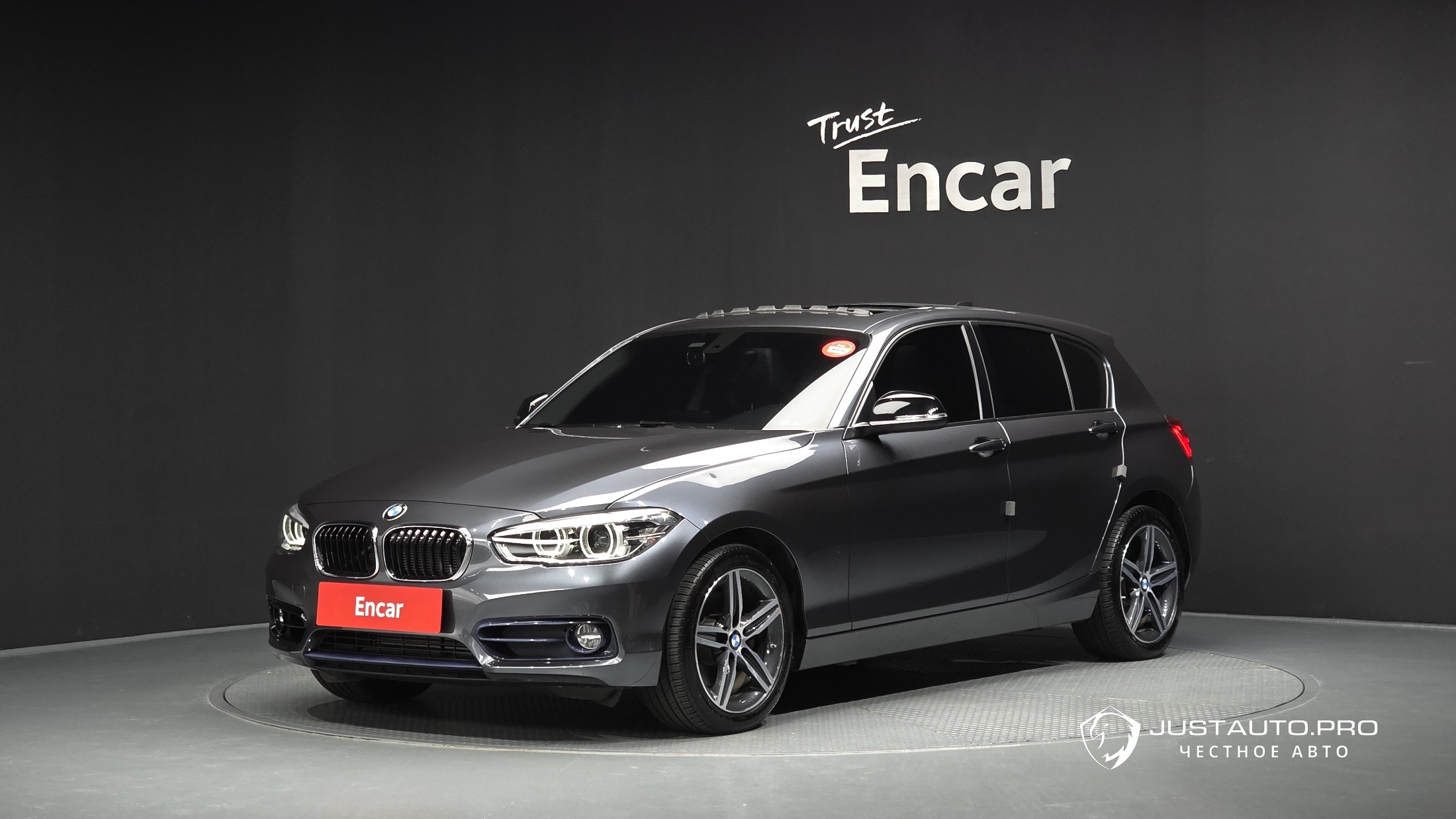 Автомобиль BMW 1-Series