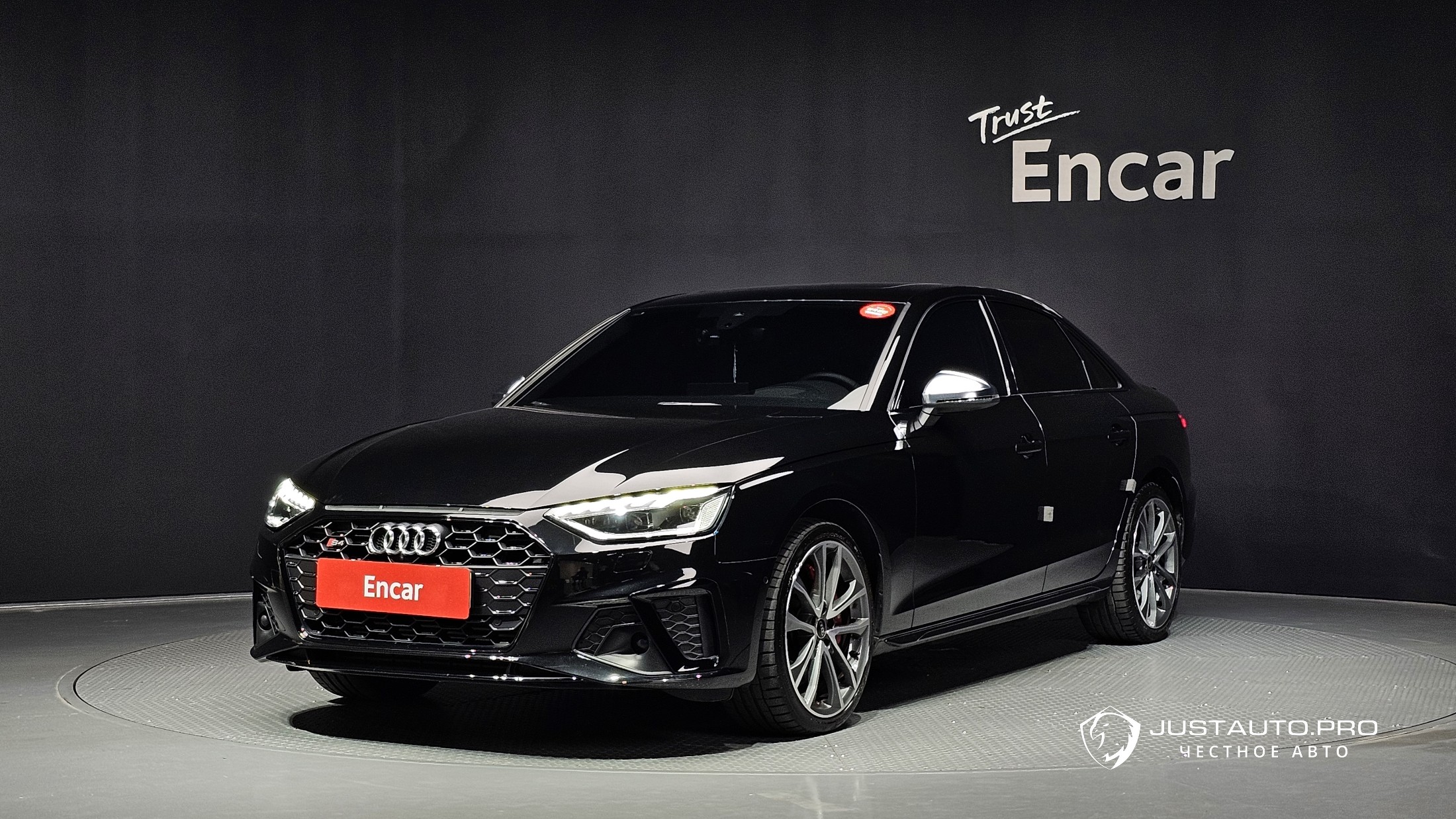 Автомобиль Audi S4