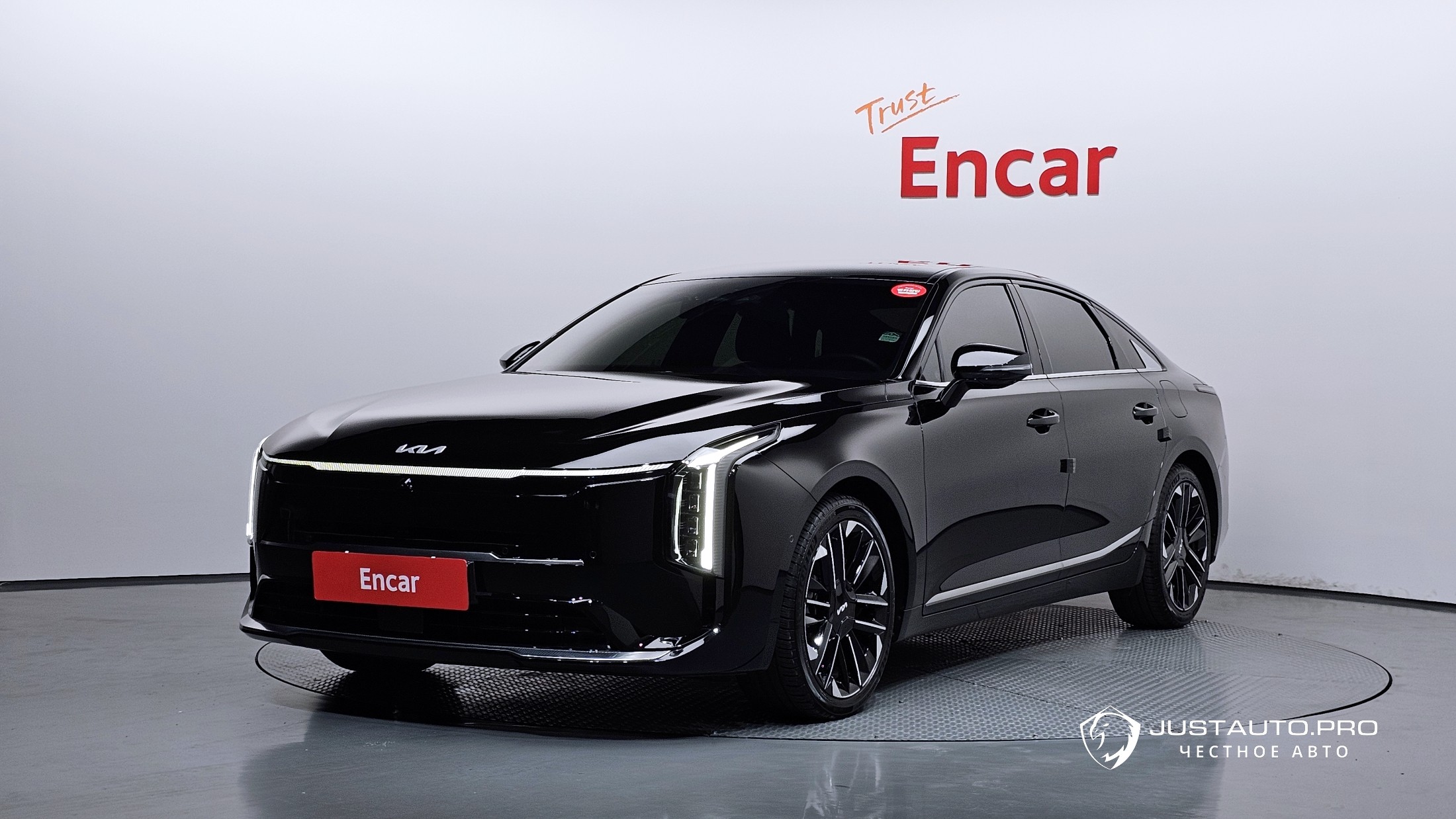 Автомобиль Kia K8