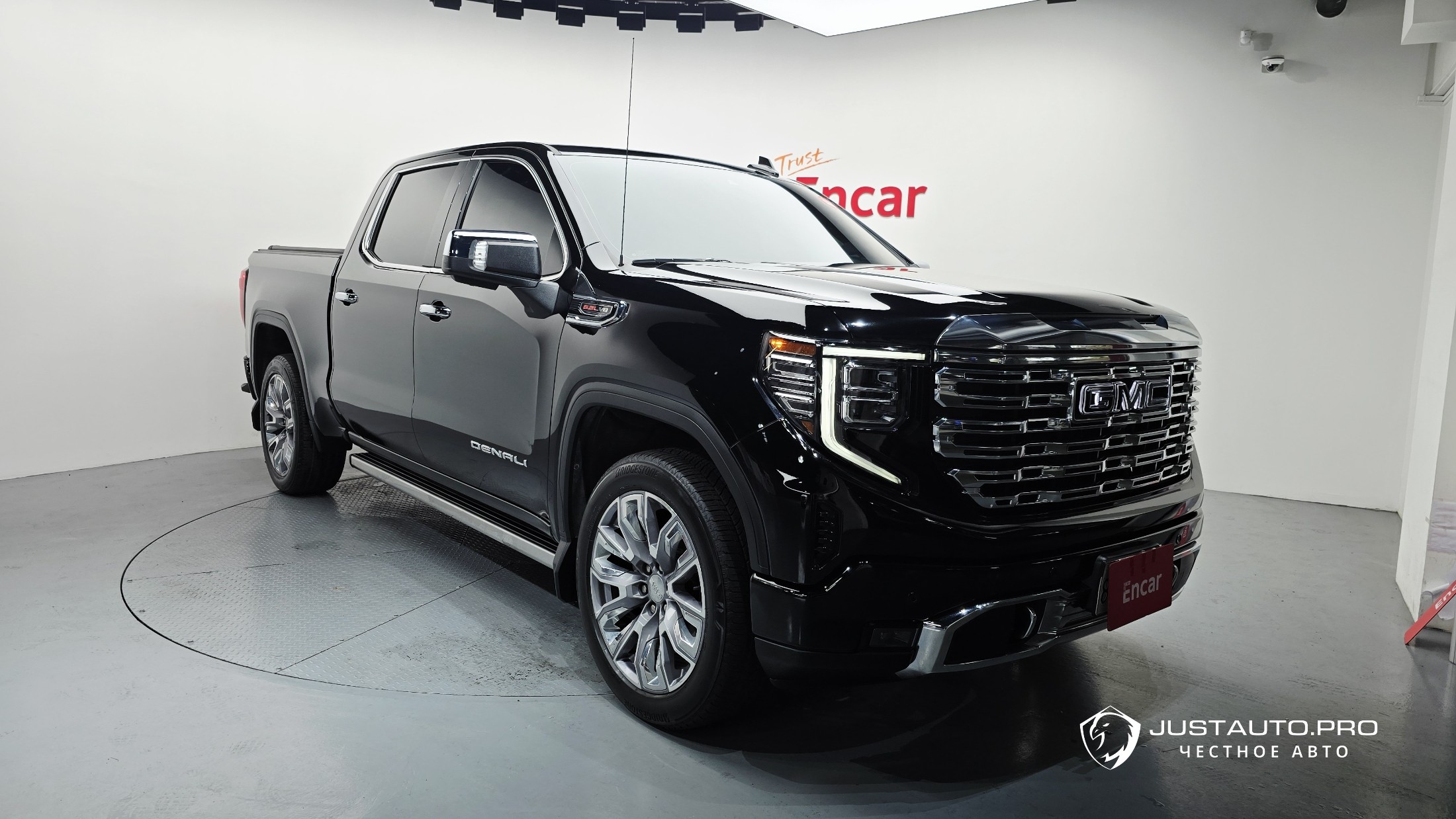 Автомобиль GMC Sierra