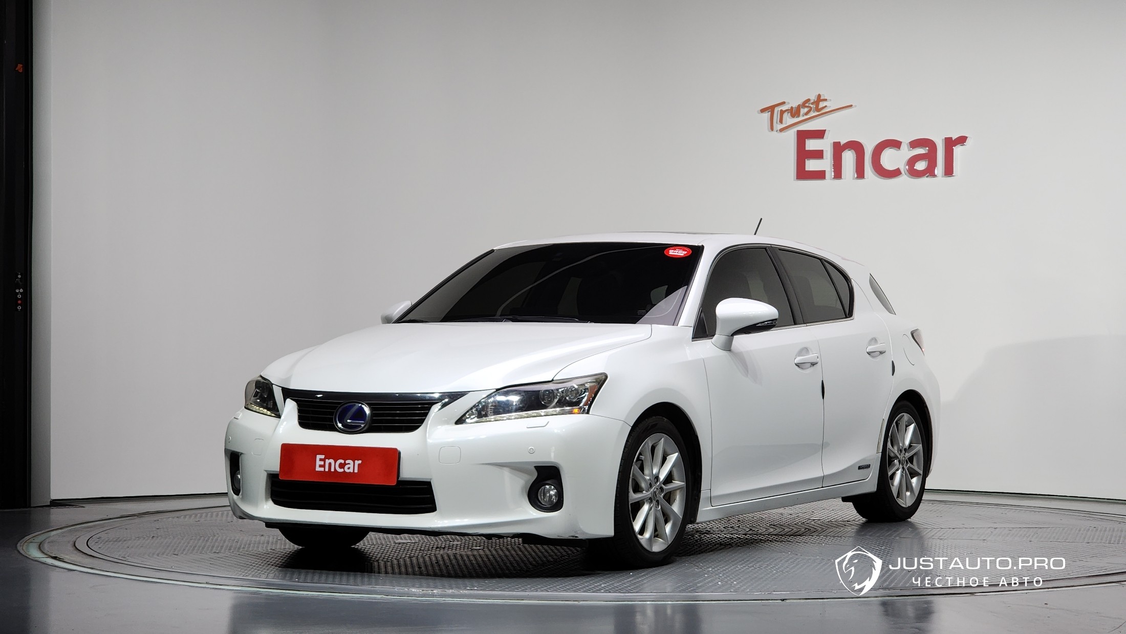 Автомобиль Lexus CT200h