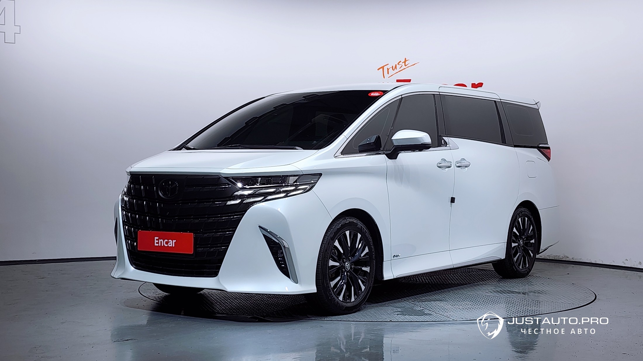 Автомобиль Toyota Alphard