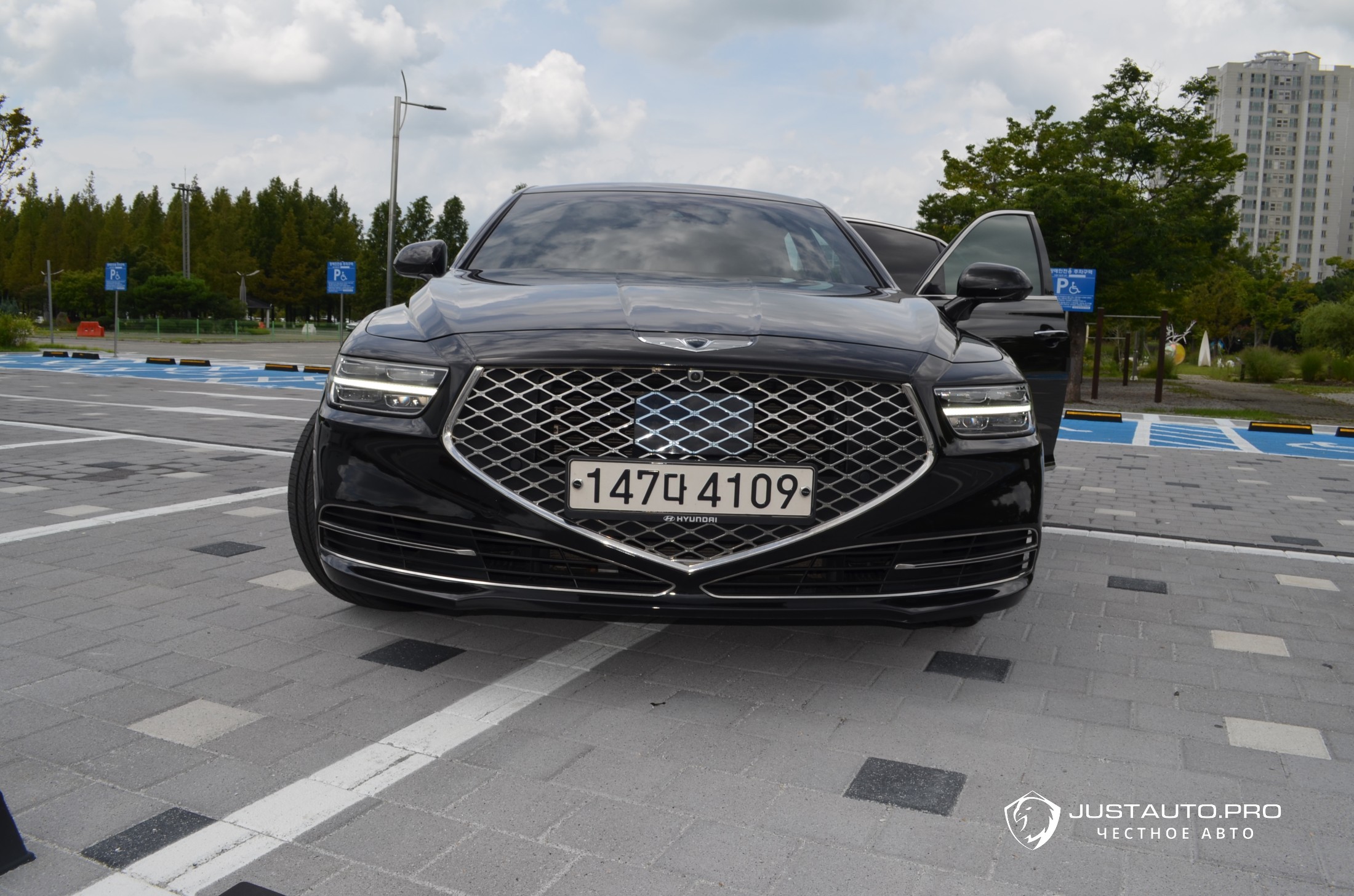 Автомобиль Genesis G90