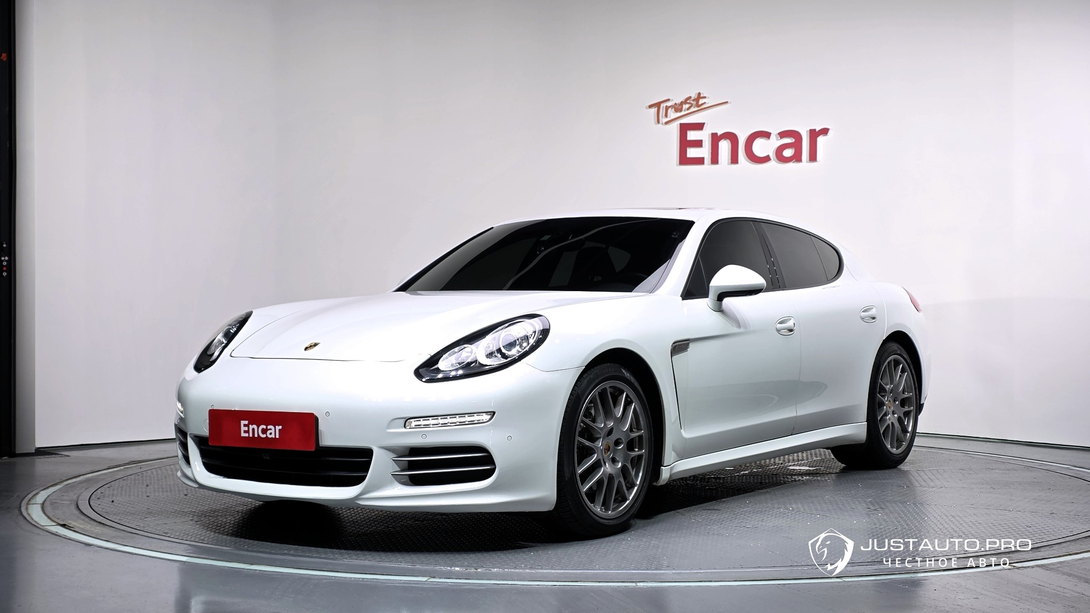 Автомобиль Porsche Panamera