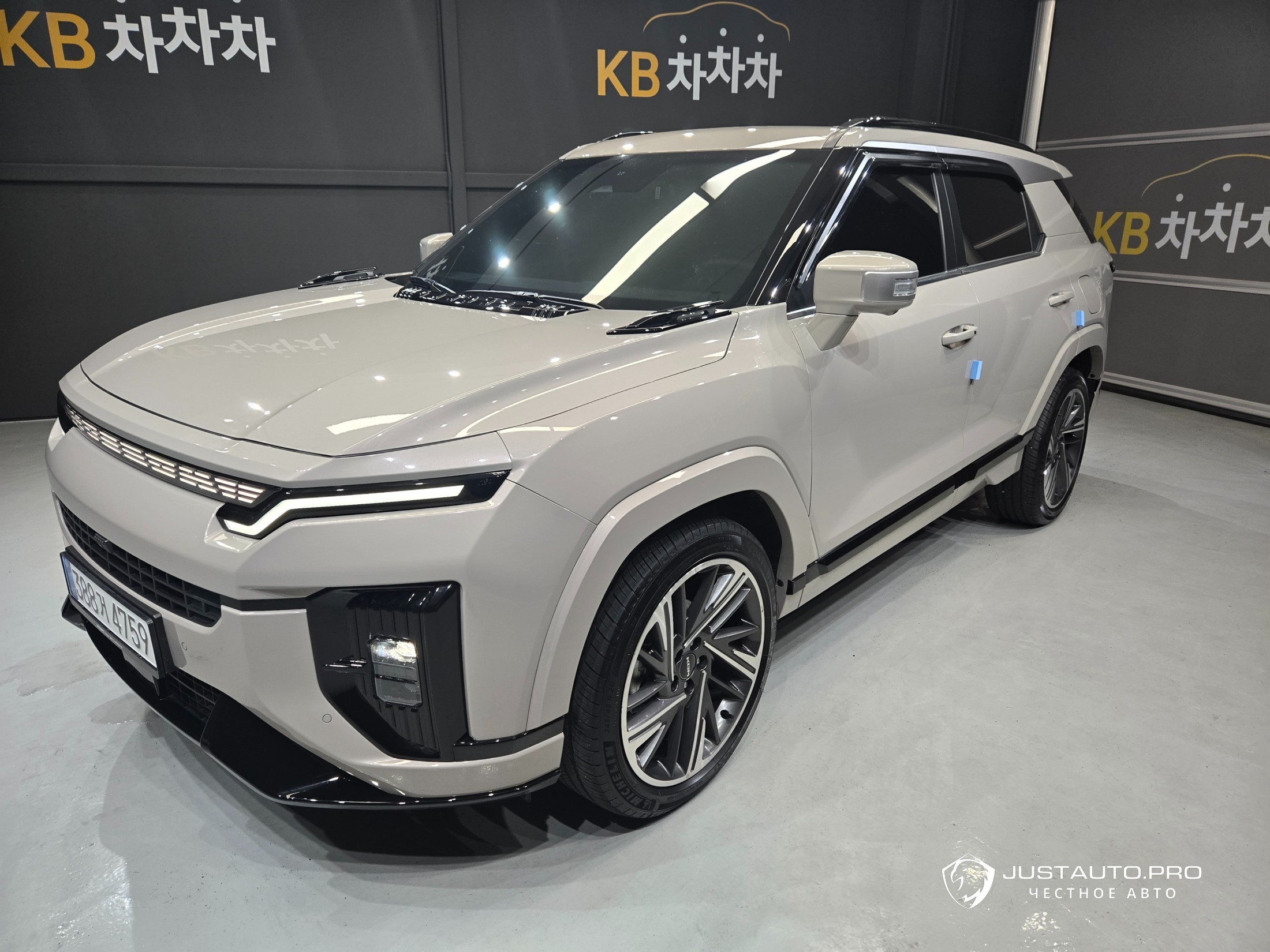 Автомобиль KG_Mobility_Ssangyong Actyon