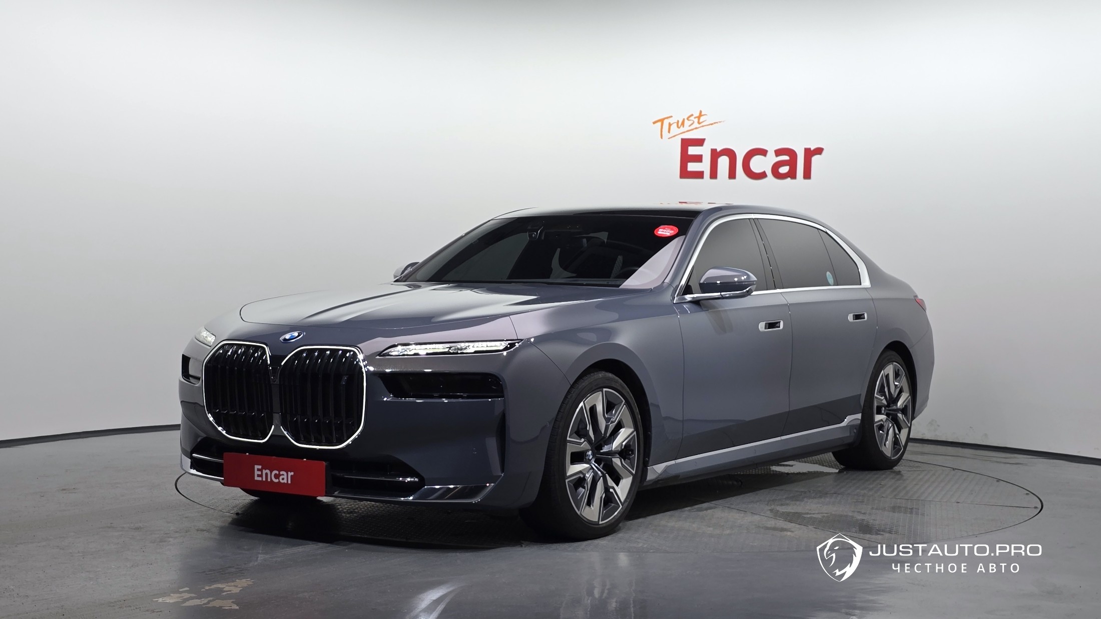 Автомобиль BMW i7