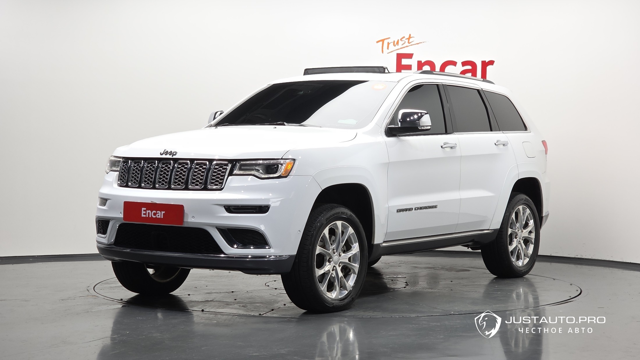 Автомобиль Jeep Cherokee