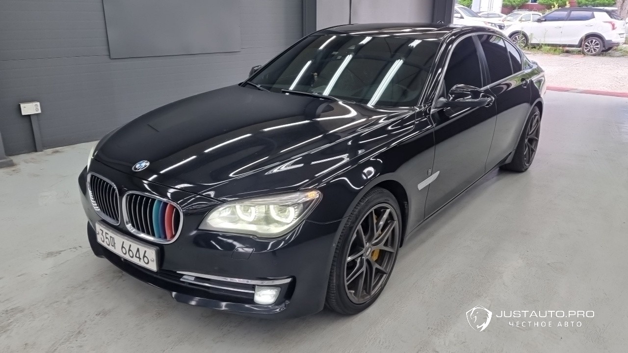 Автомобиль BMW 7-Series