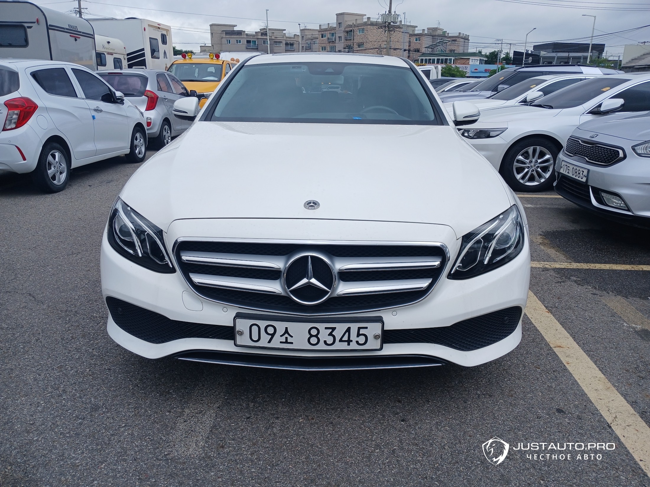 Автомобиль Mercedes-Benz E-Class