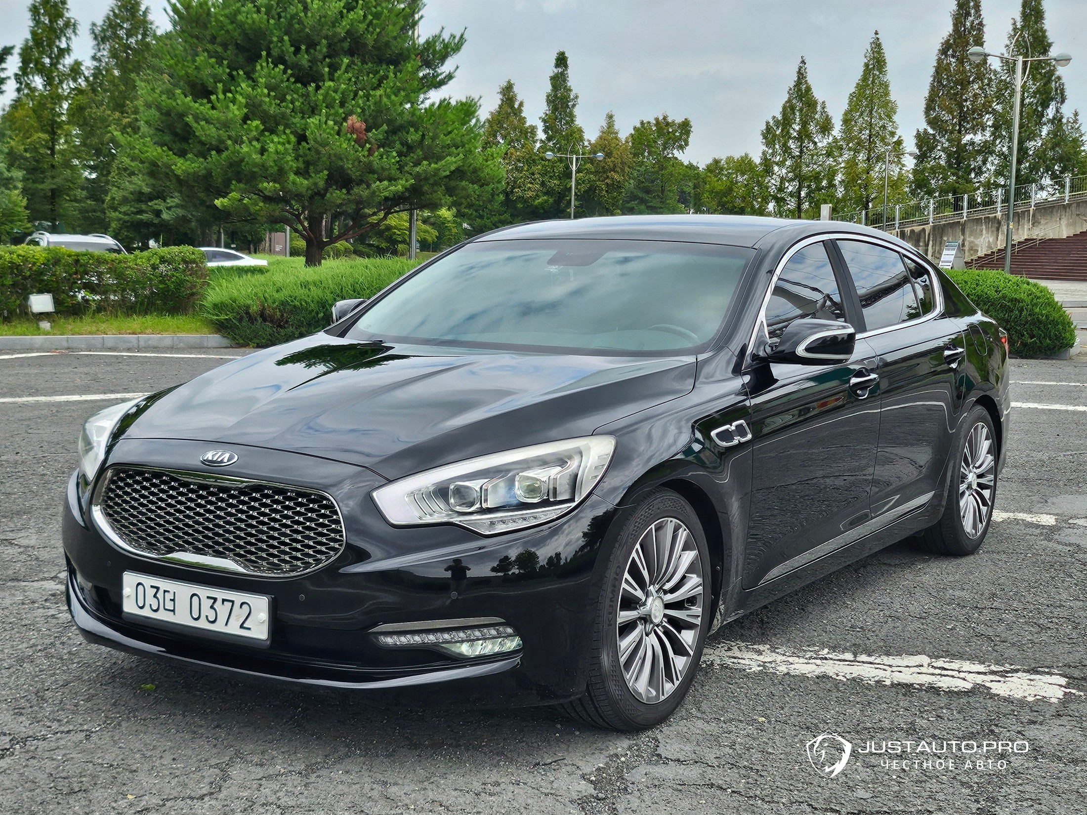 Автомобиль Kia K9