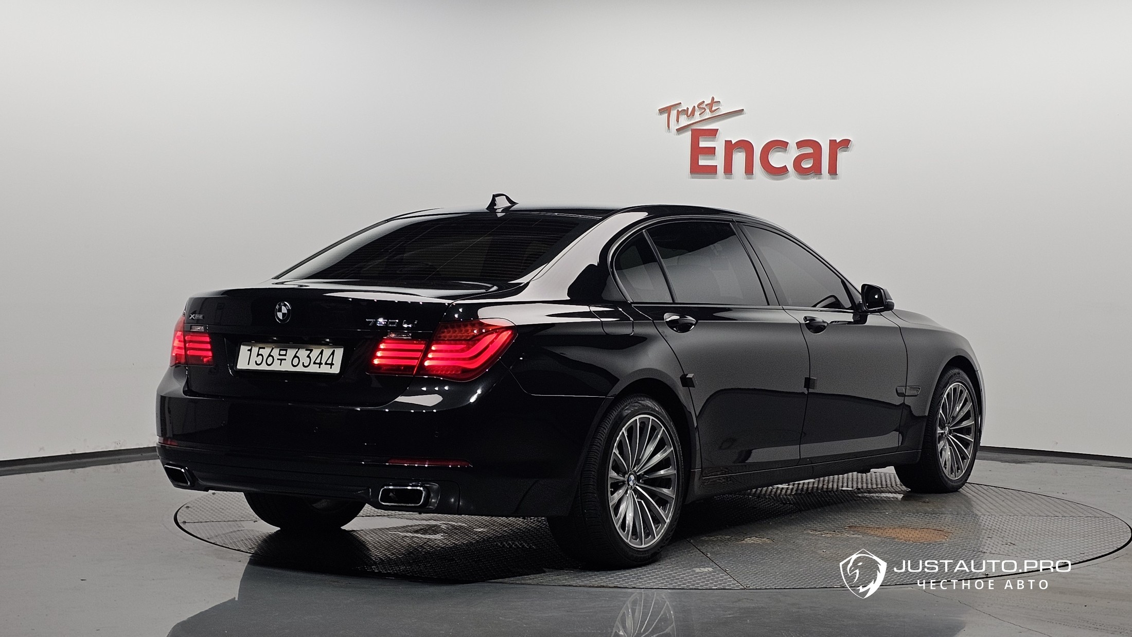 Автомобиль BMW 7-Series