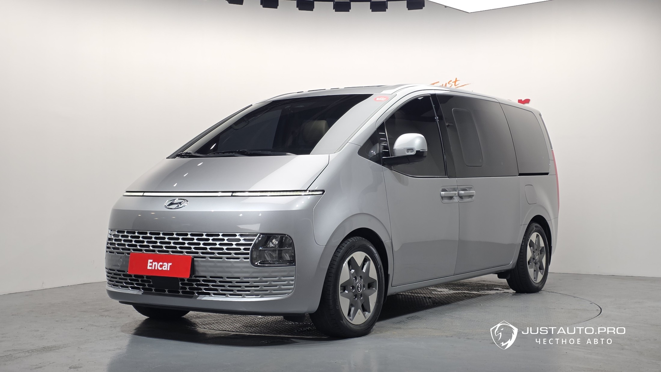 Автомобиль Hyundai Staria