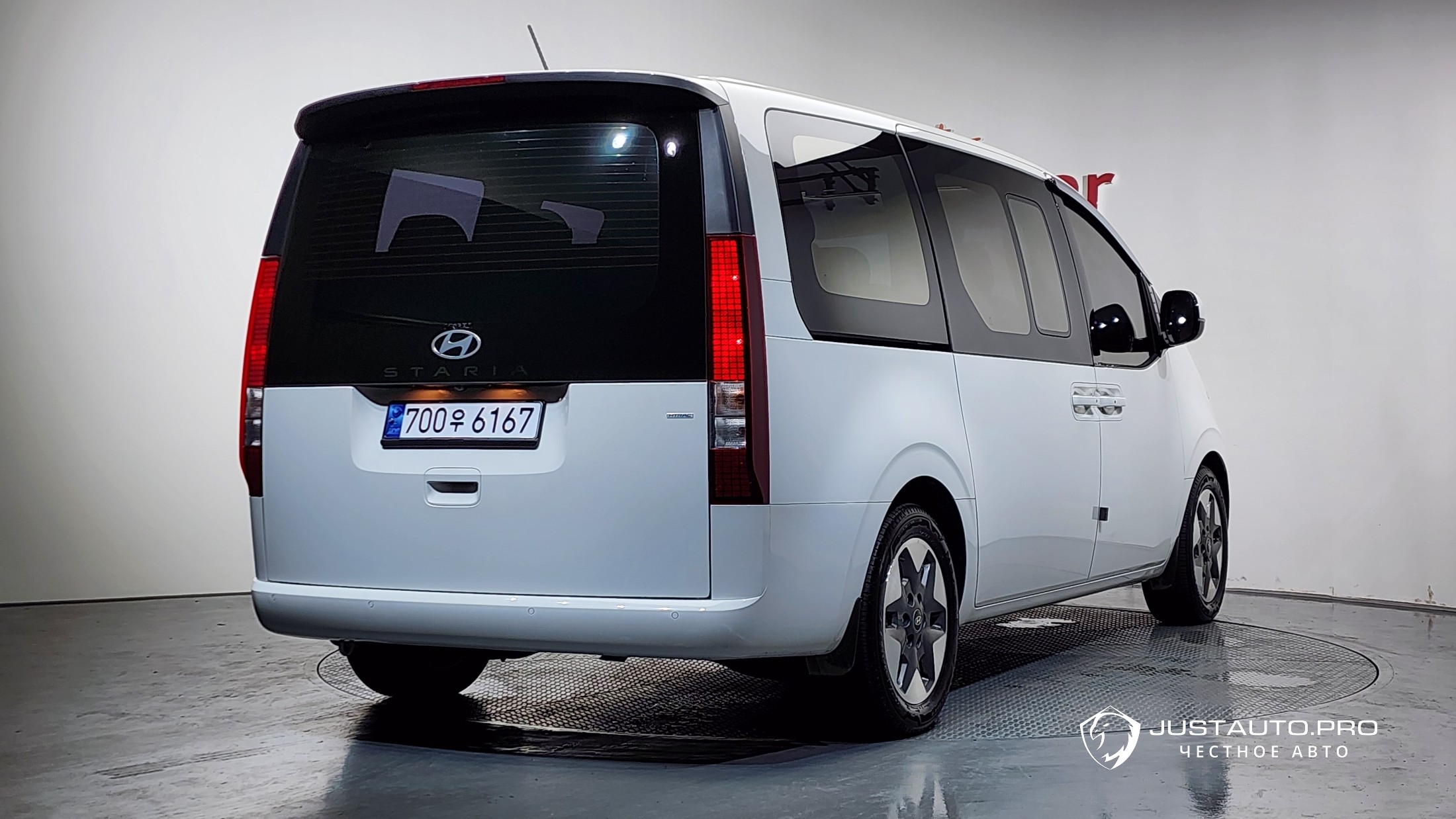 Автомобиль Hyundai Staria