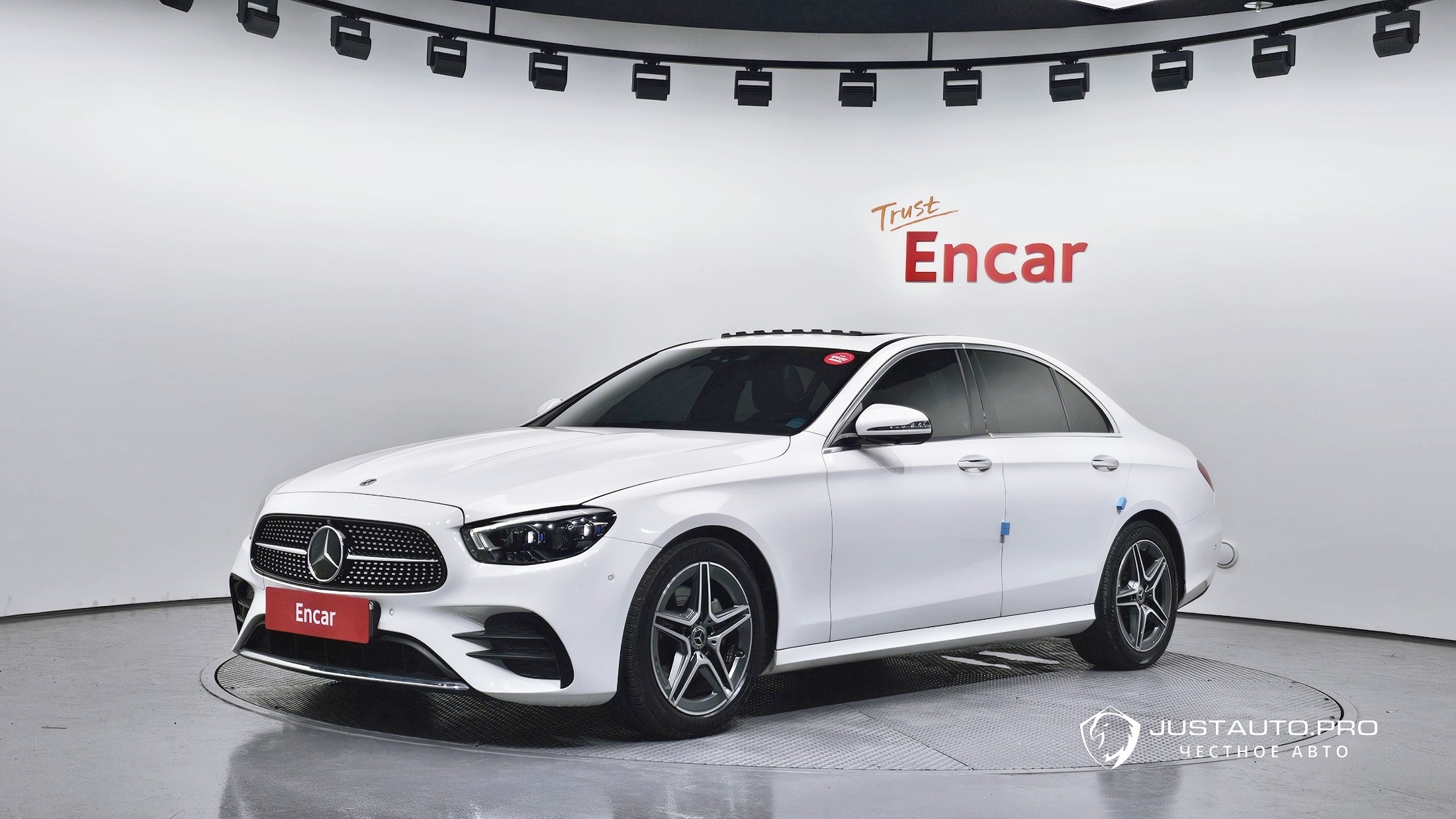 Автомобиль Mercedes-Benz E-Class