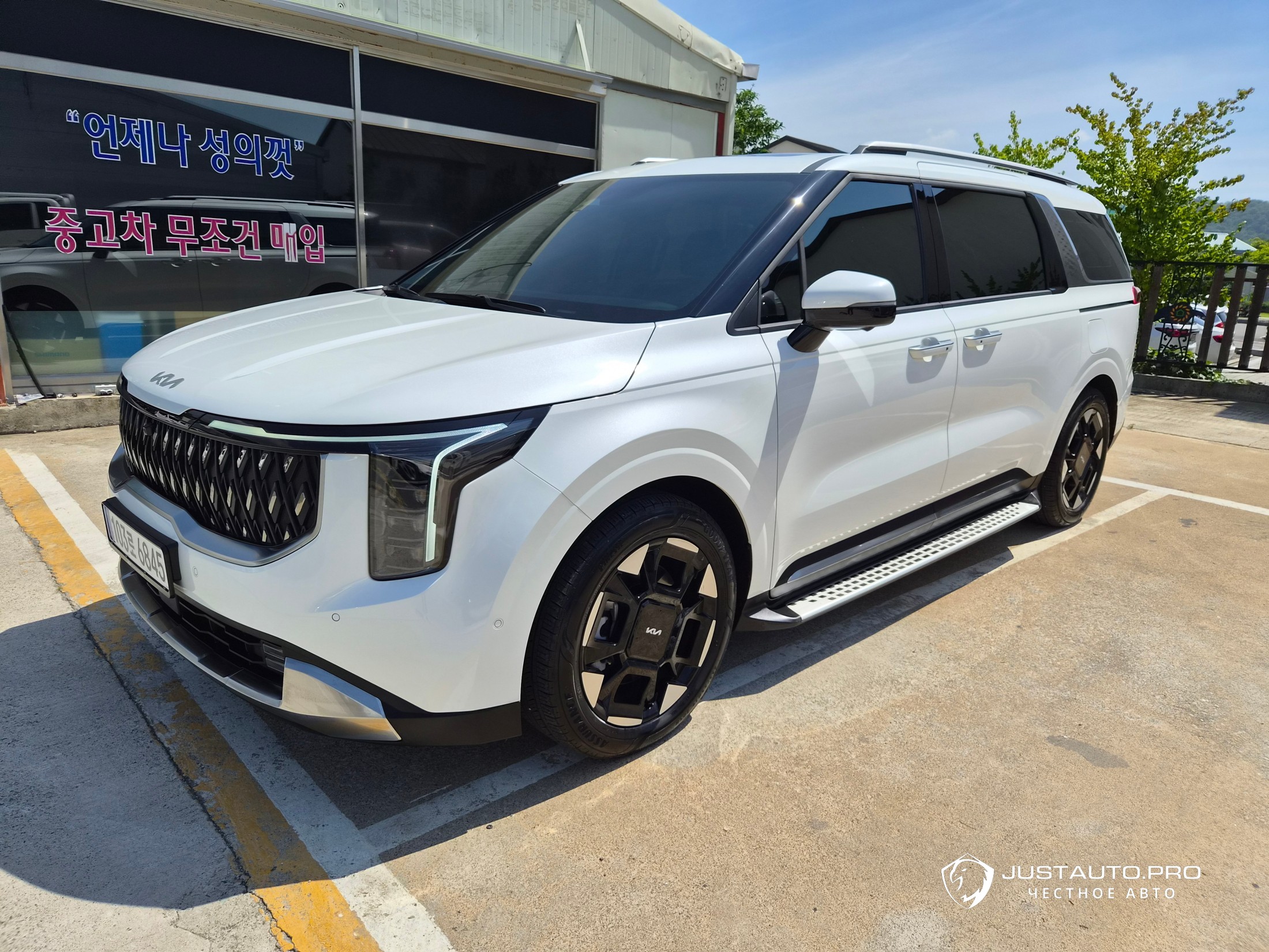 Автомобиль Kia Canival