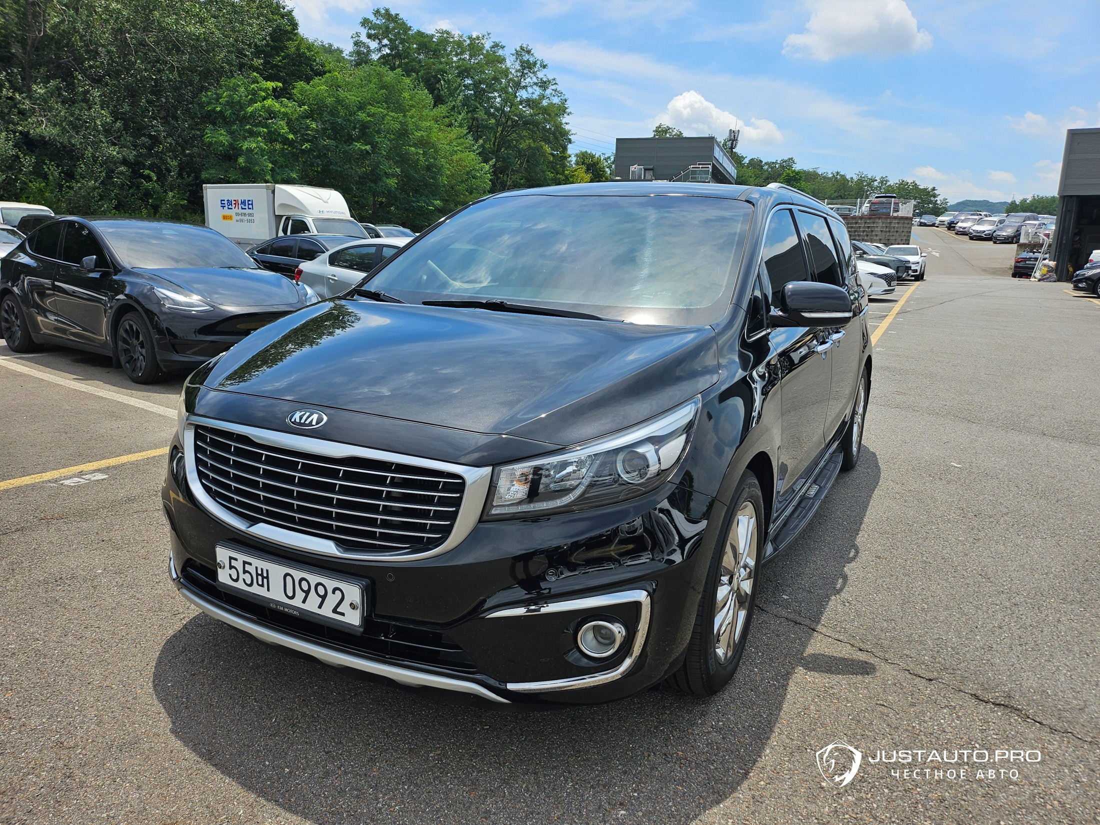 Автомобиль Kia Canival