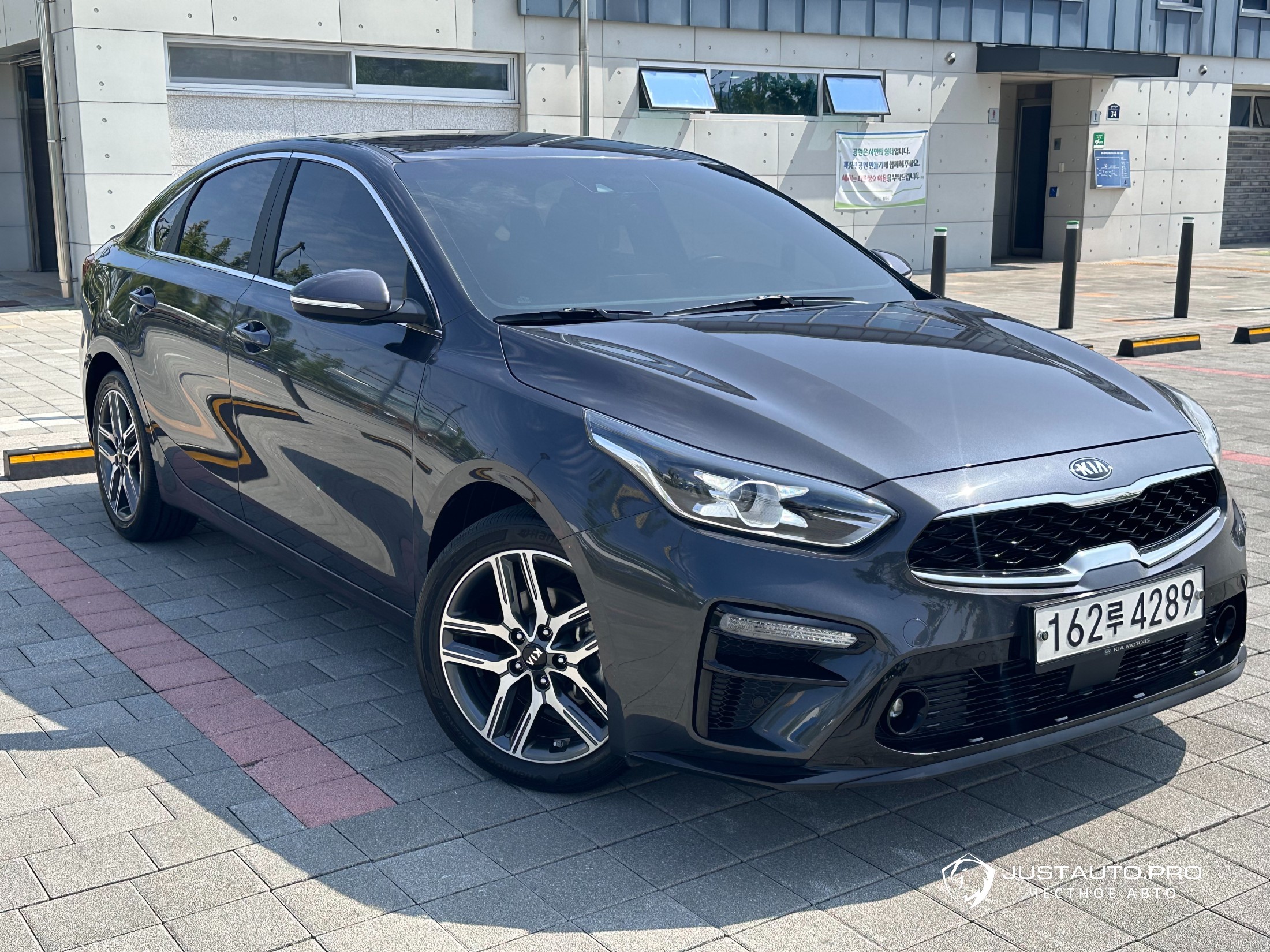 Автомобиль Kia K3