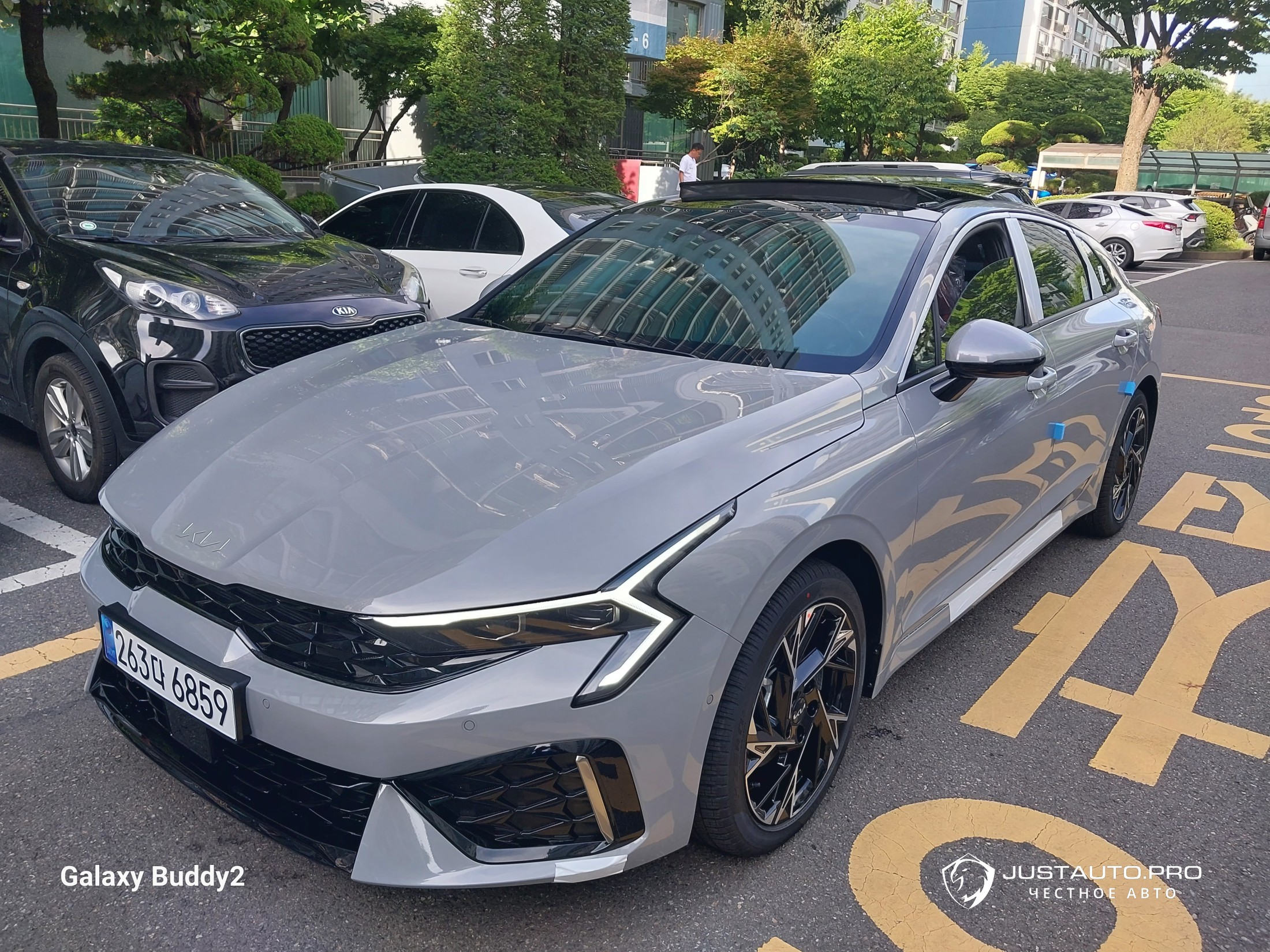 Автомобиль Kia K5
