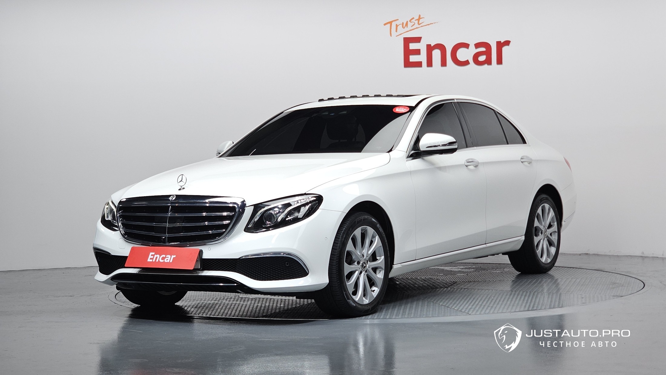 Автомобиль Mercedes-Benz E-Class