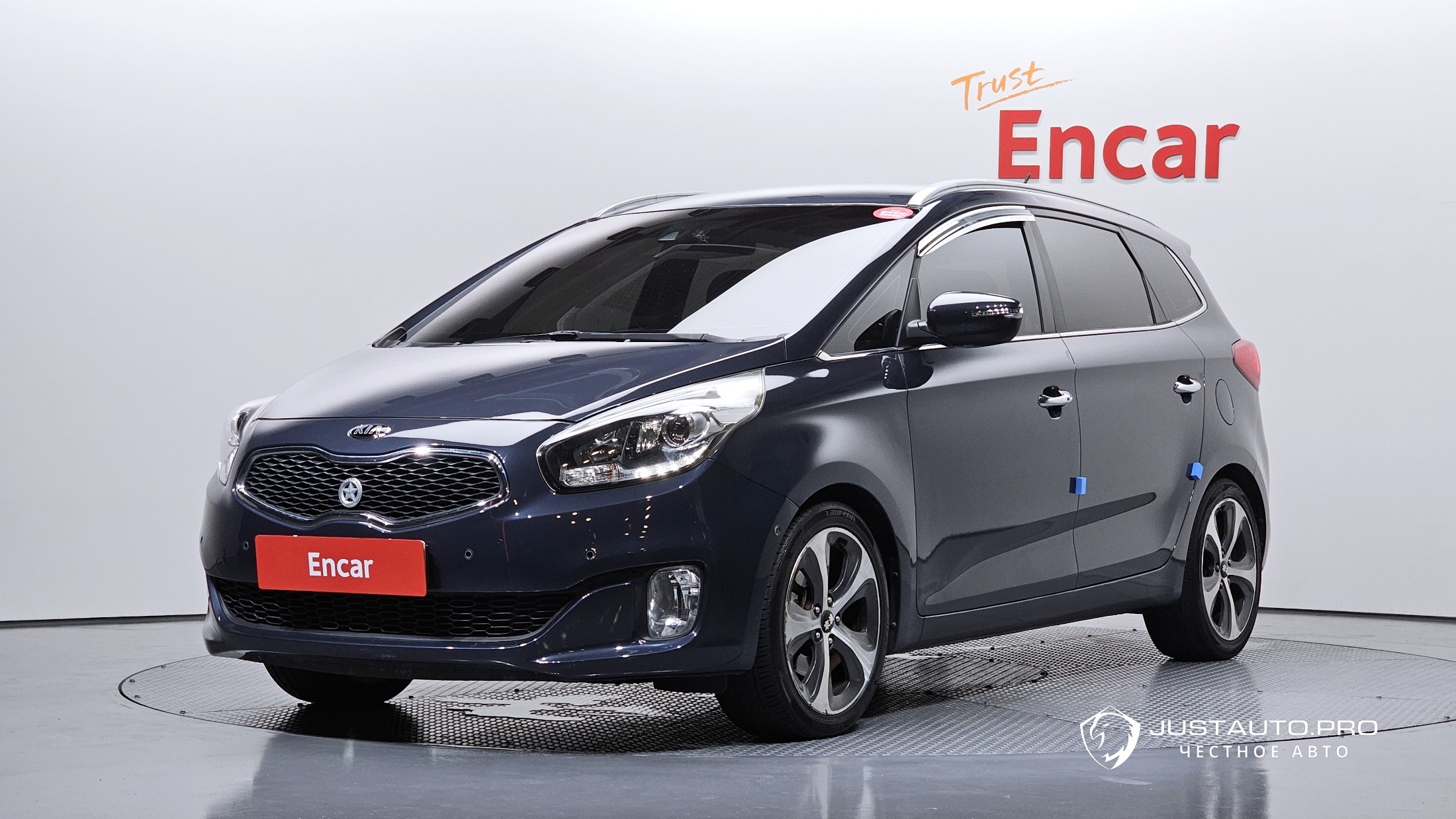 Автомобиль Kia Carens
