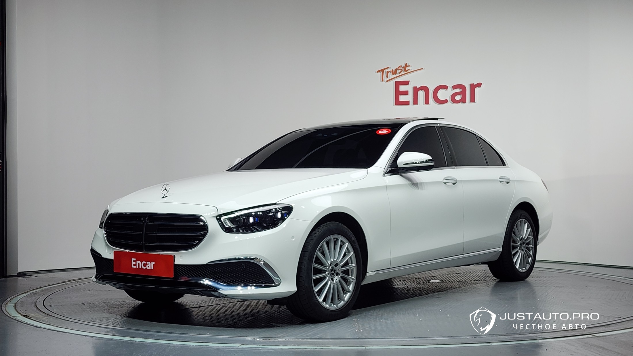 Автомобиль Mercedes-Benz E-Class