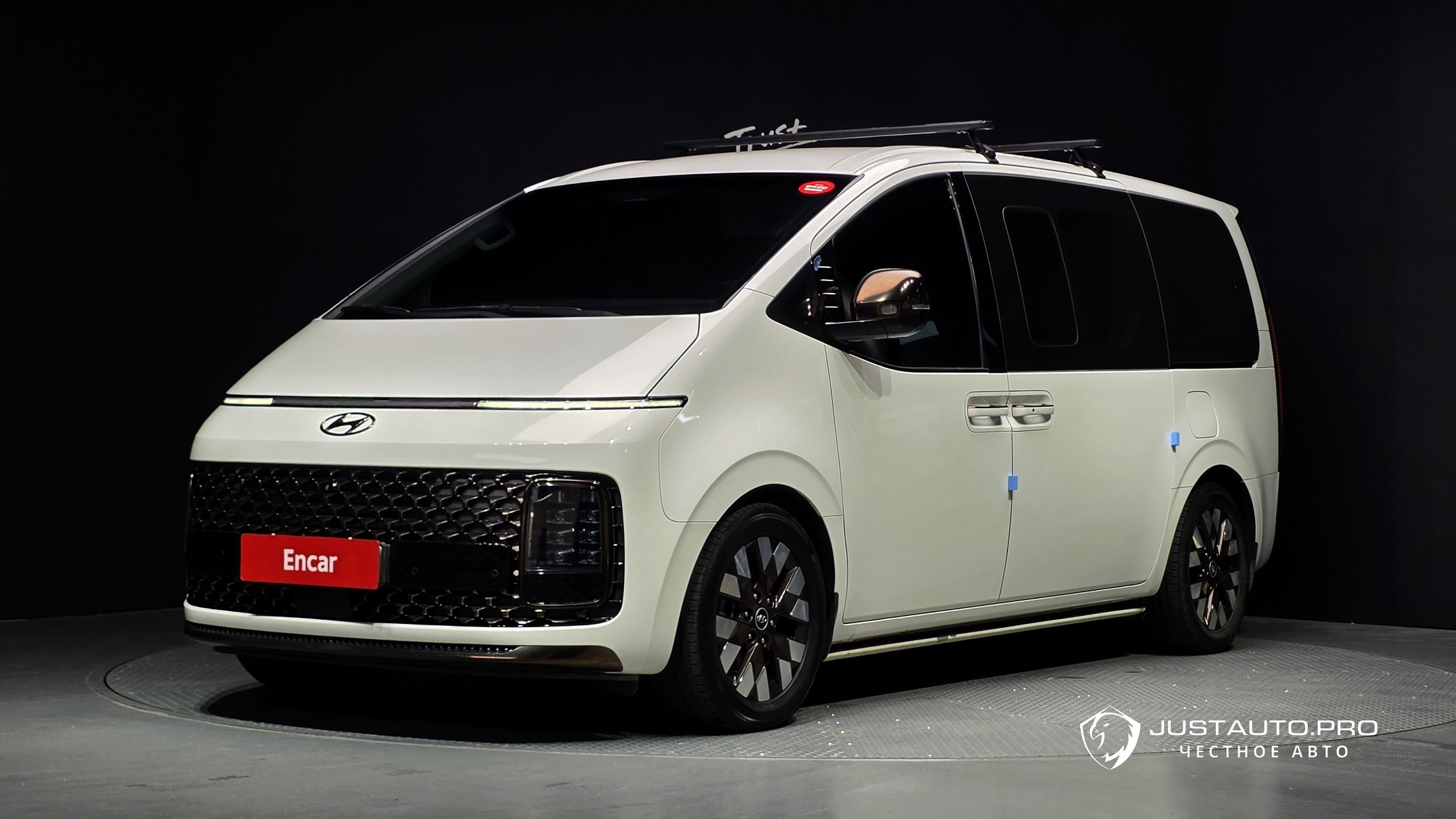 Автомобиль Hyundai Staria