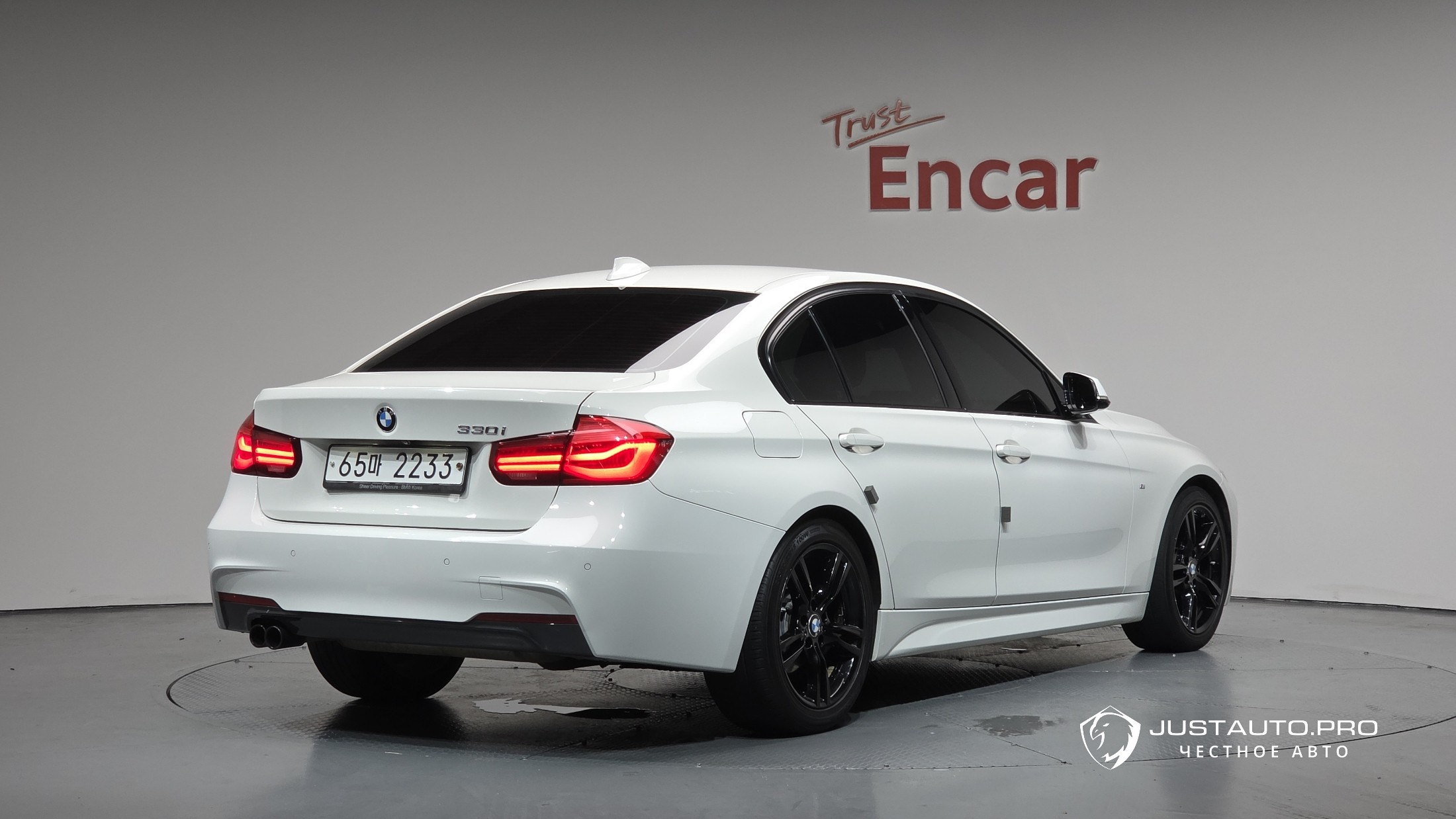 Автомобиль BMW 3-Series