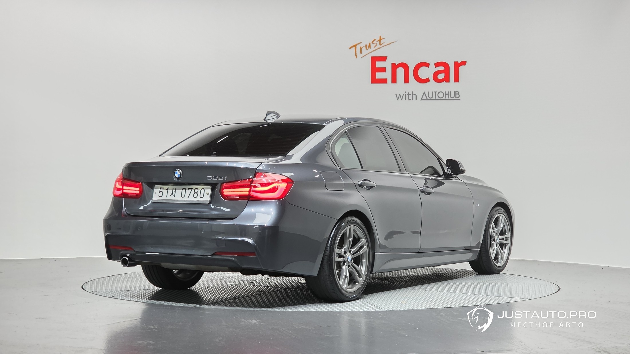 Автомобиль BMW 3-Series