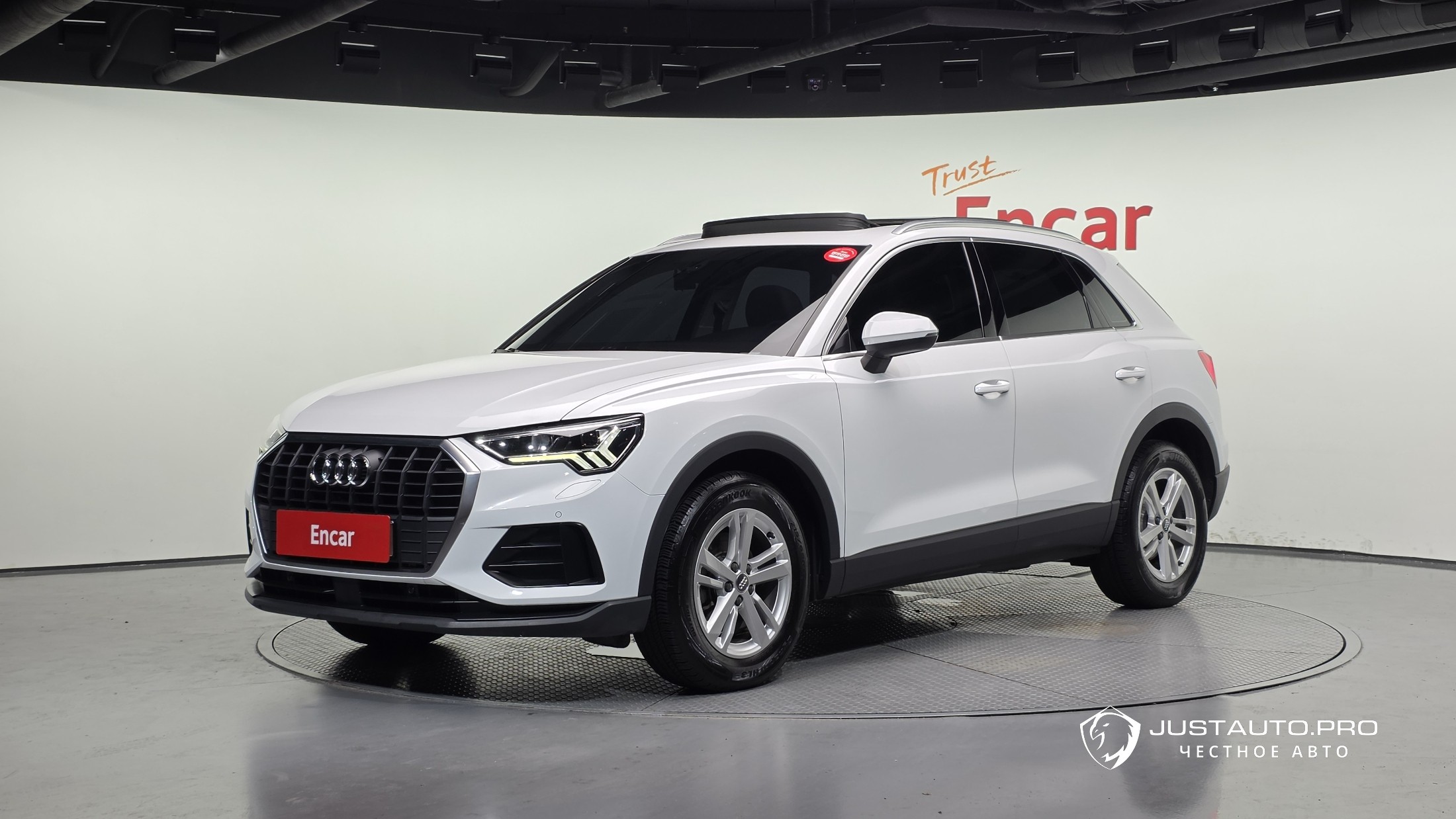 Автомобиль Audi Q3
