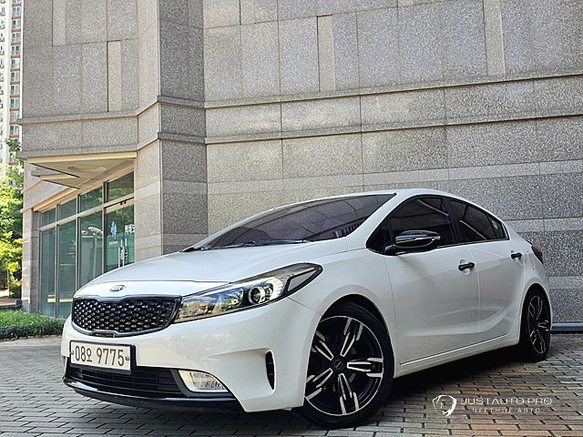 Автомобиль Kia K3