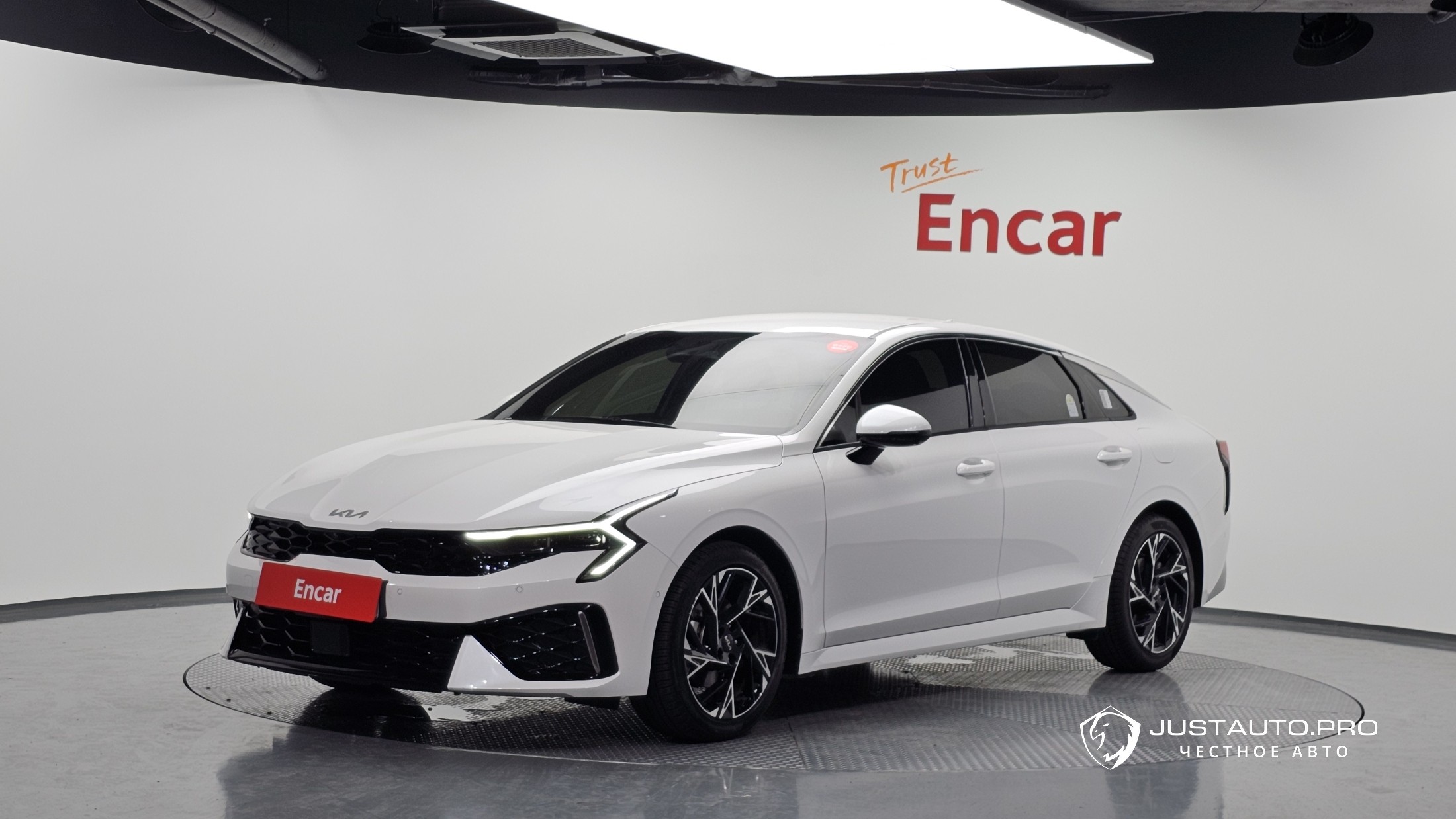 Автомобиль Kia K5