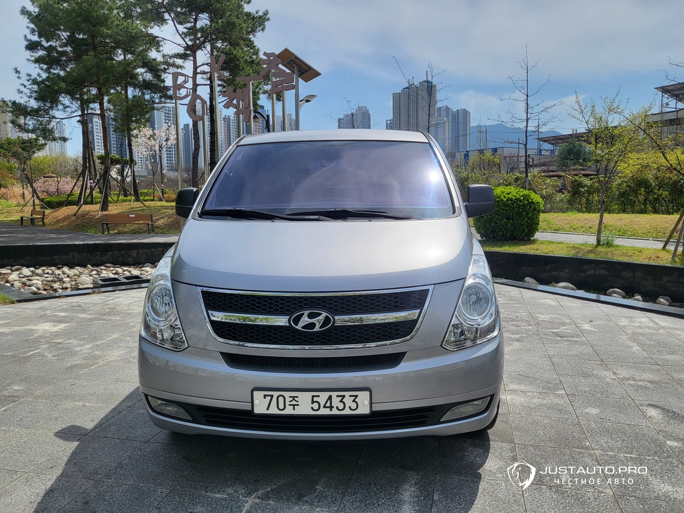 Автомобиль Hyundai Starex