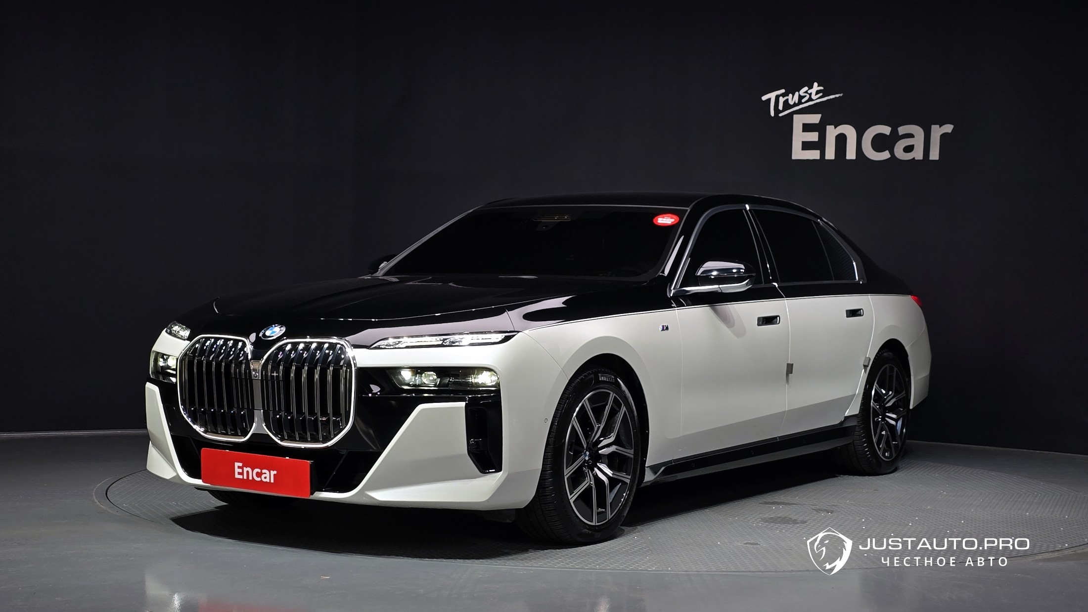 Автомобиль BMW 7-Series