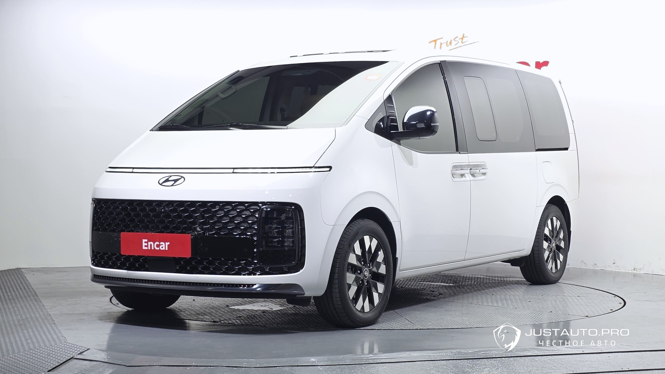 Автомобиль Hyundai Staria
