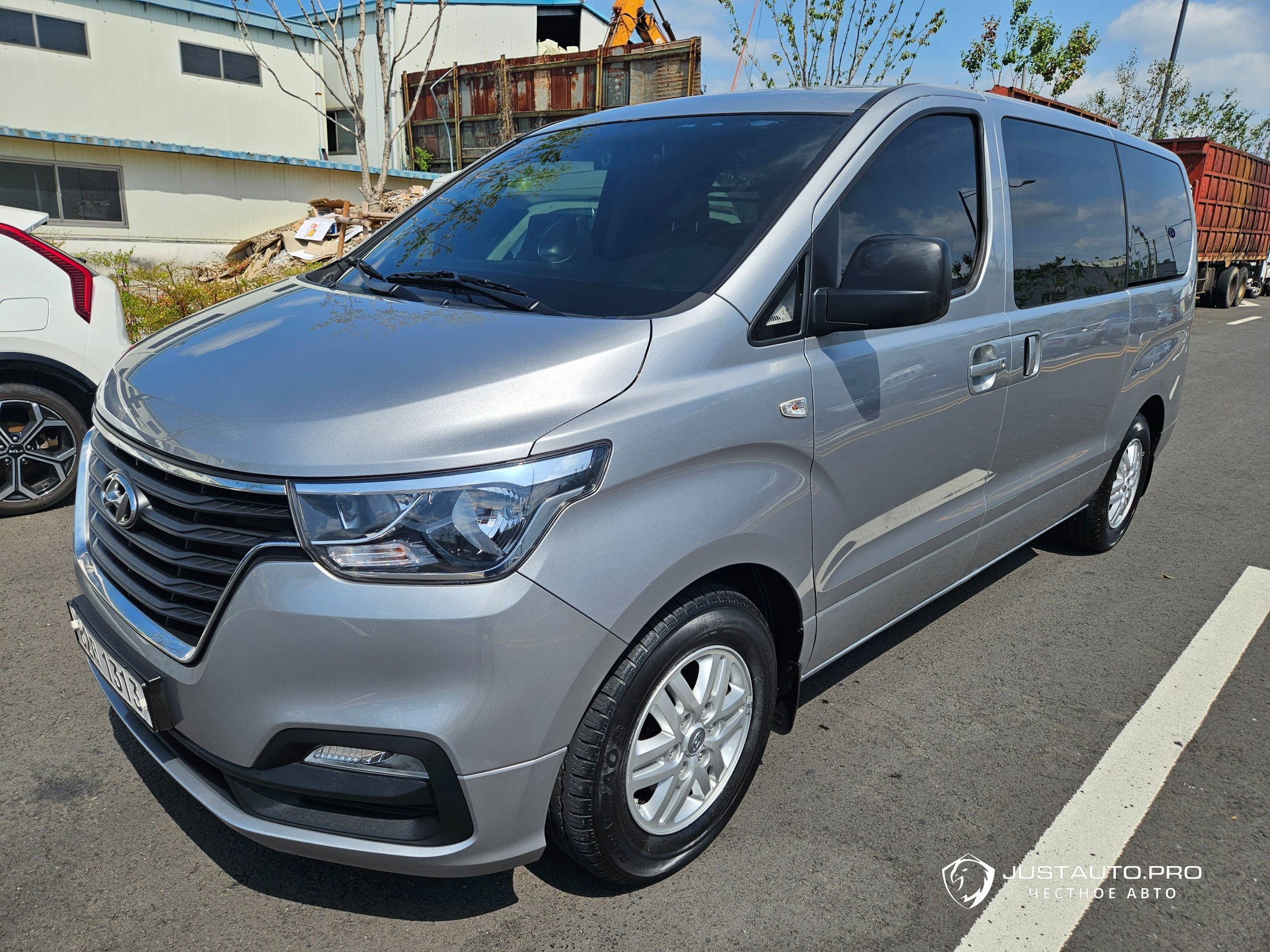 Автомобиль Hyundai Starex