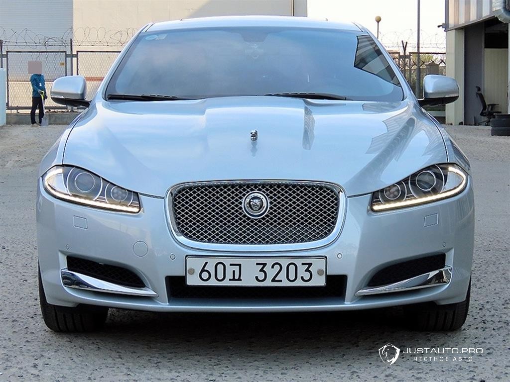 Автомобиль Jaguar XF