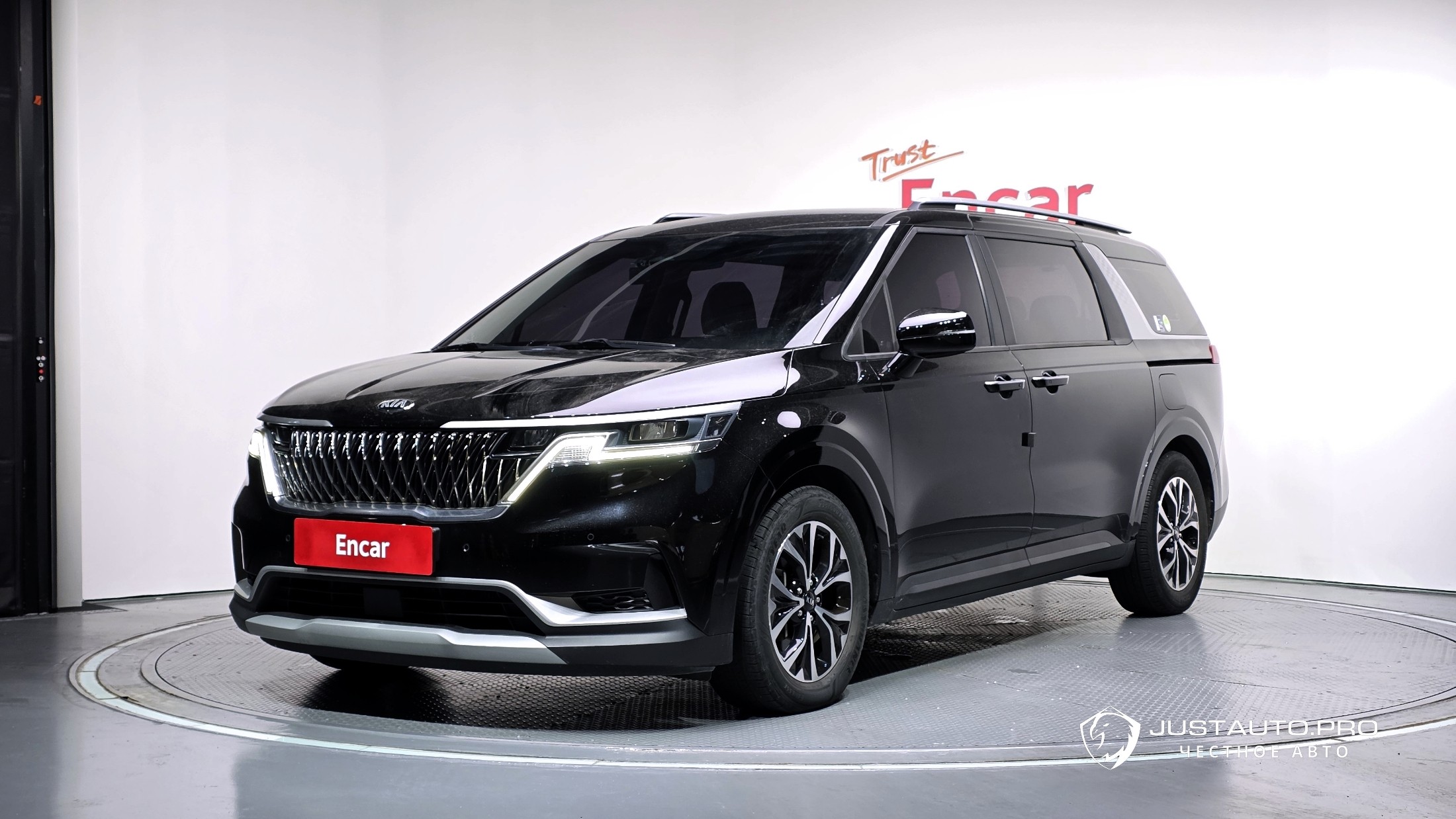 Автомобиль Kia Canival