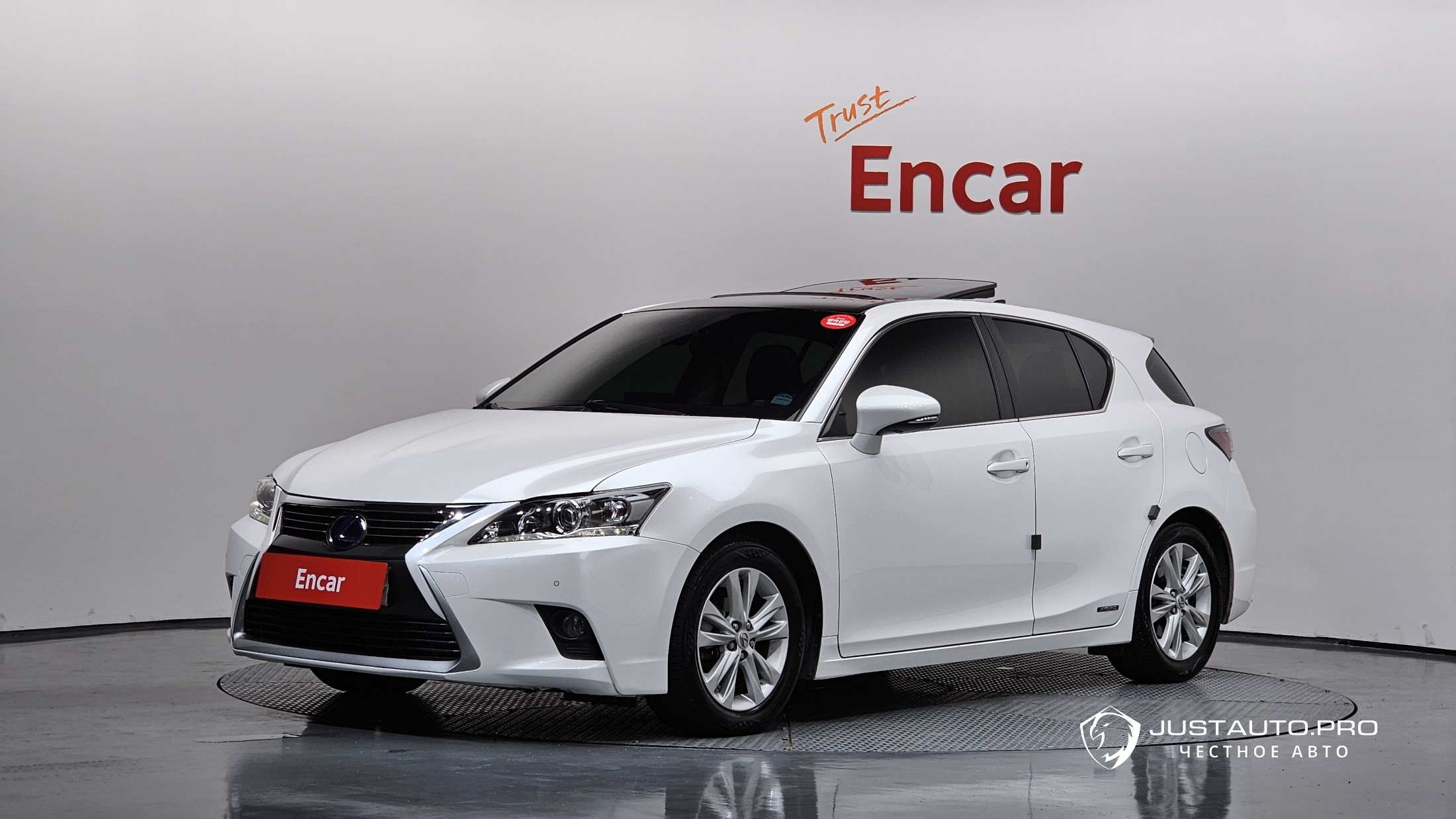 Автомобиль Lexus CT200h