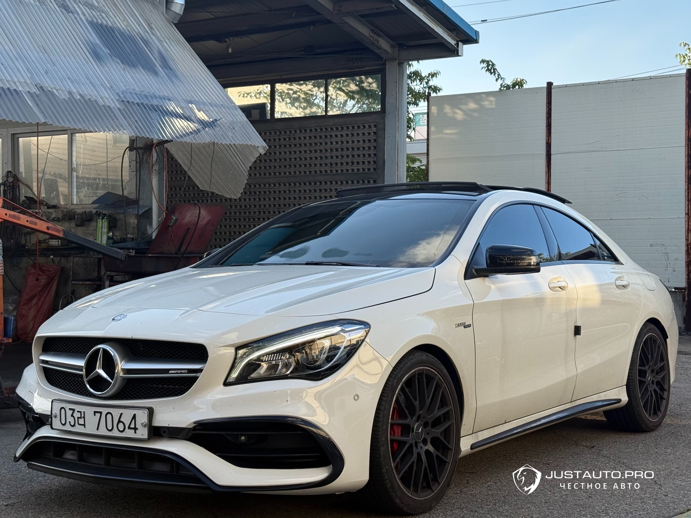 Автомобиль Mercedes-Benz CLA-Class