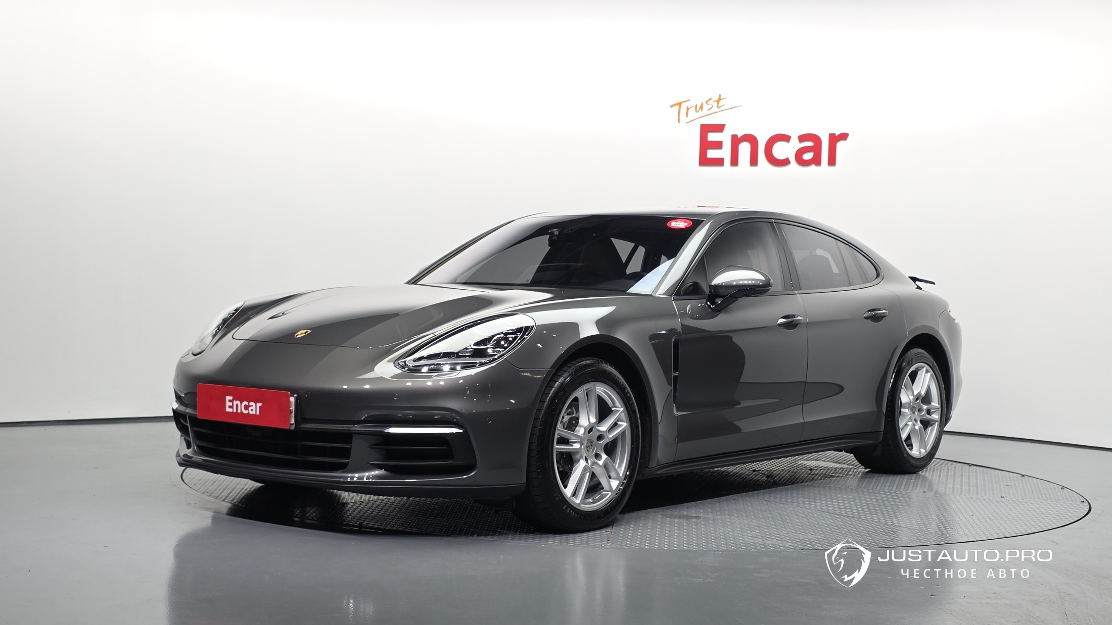 Автомобиль Porsche Panamera