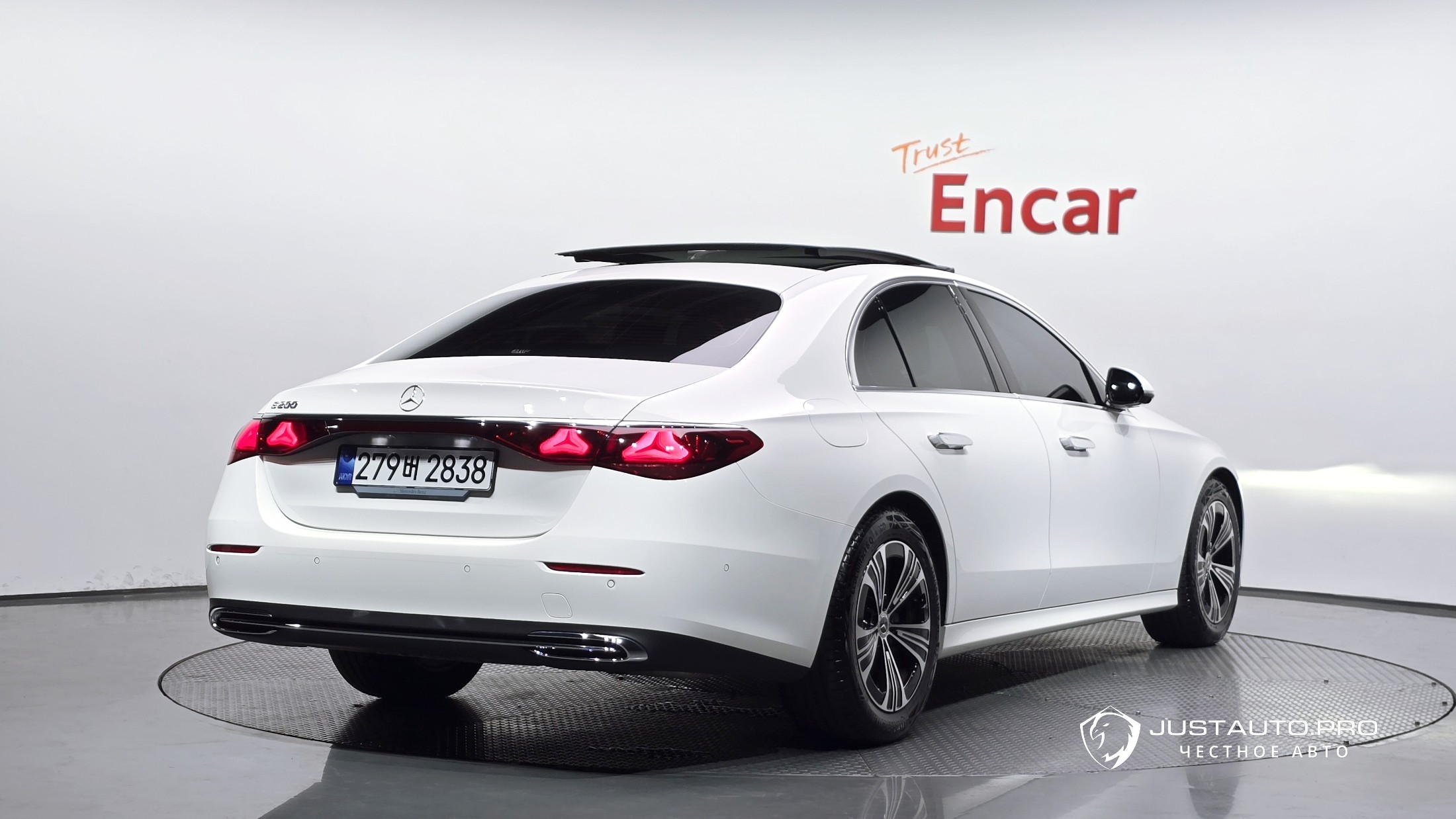 Автомобиль Mercedes-Benz E-Class