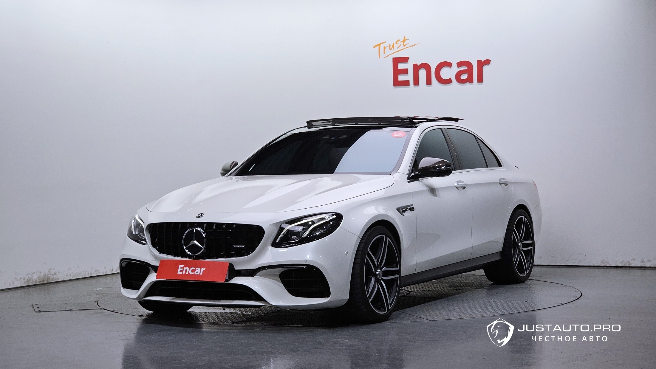 Автомобиль Mercedes-Benz E-Class