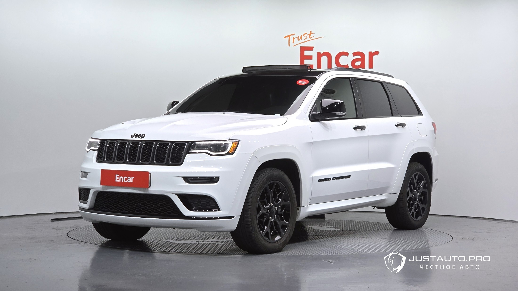 Автомобиль Jeep Cherokee